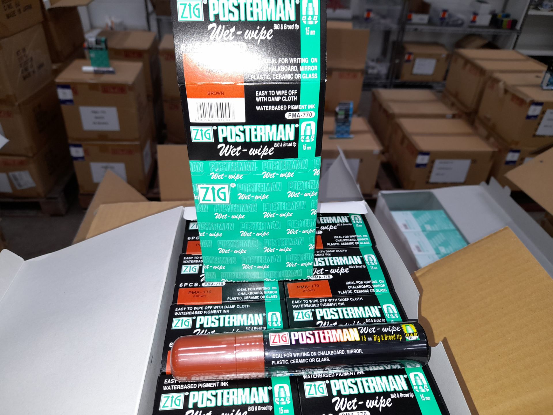 1 x Box of Kuretake Zig Posterman Wet-Wipe Brown P