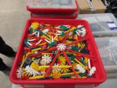 Qty of KNEX to 10 plastic containers