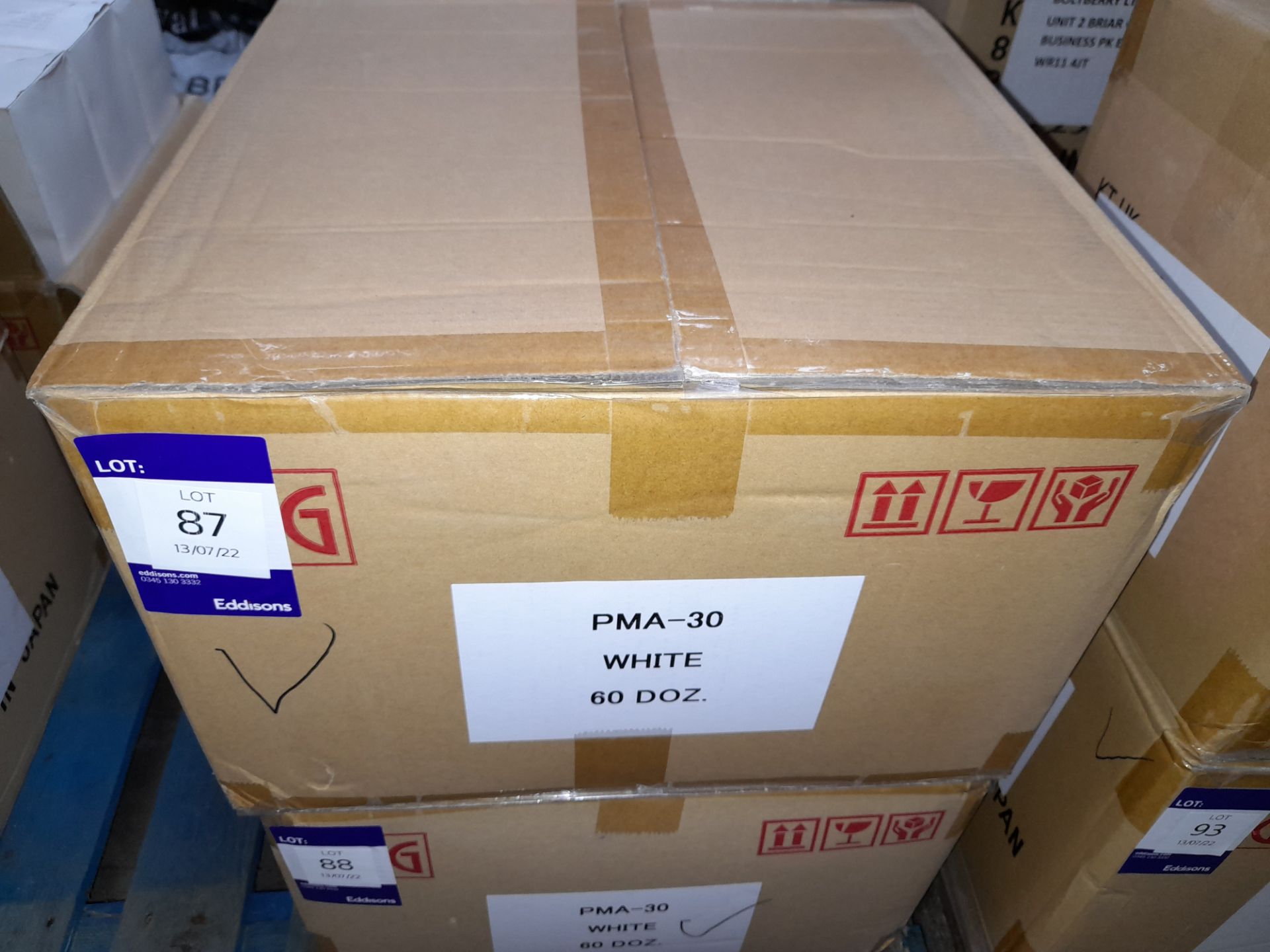 1 x Box of Kuretake Zig Posterman White PMA-30 Mar