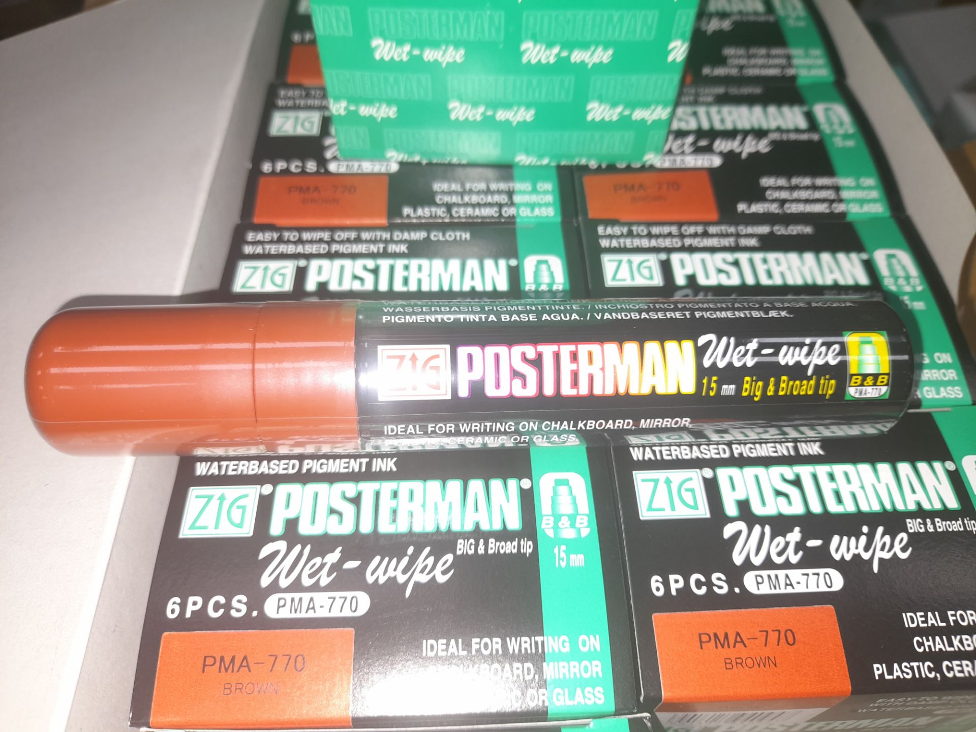 1 x Box of Kuretake Zig Posterman Wet-Wipe Brown P - Image 6 of 6