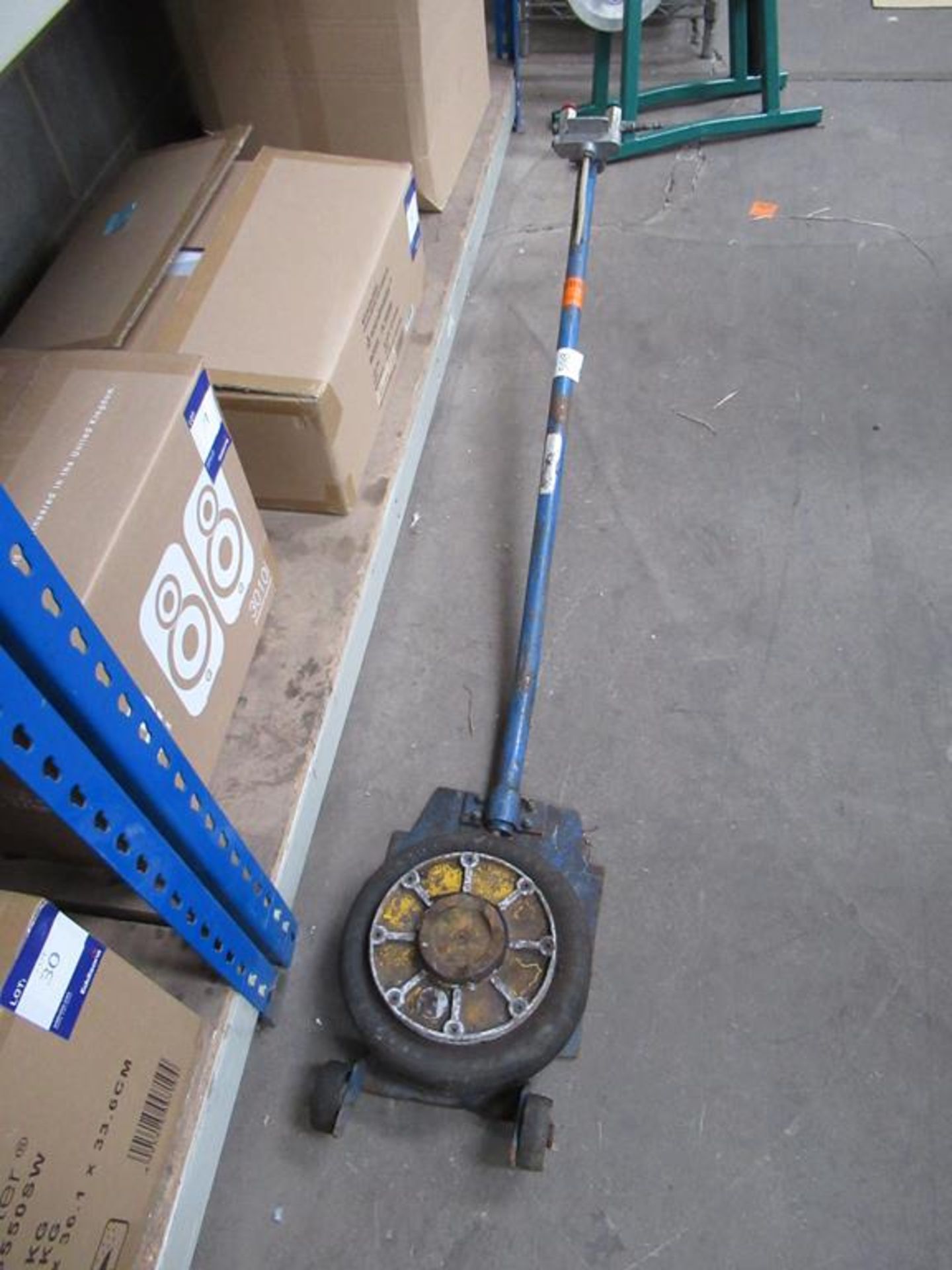 A Pneumatic "Airbag" Trolley Jack