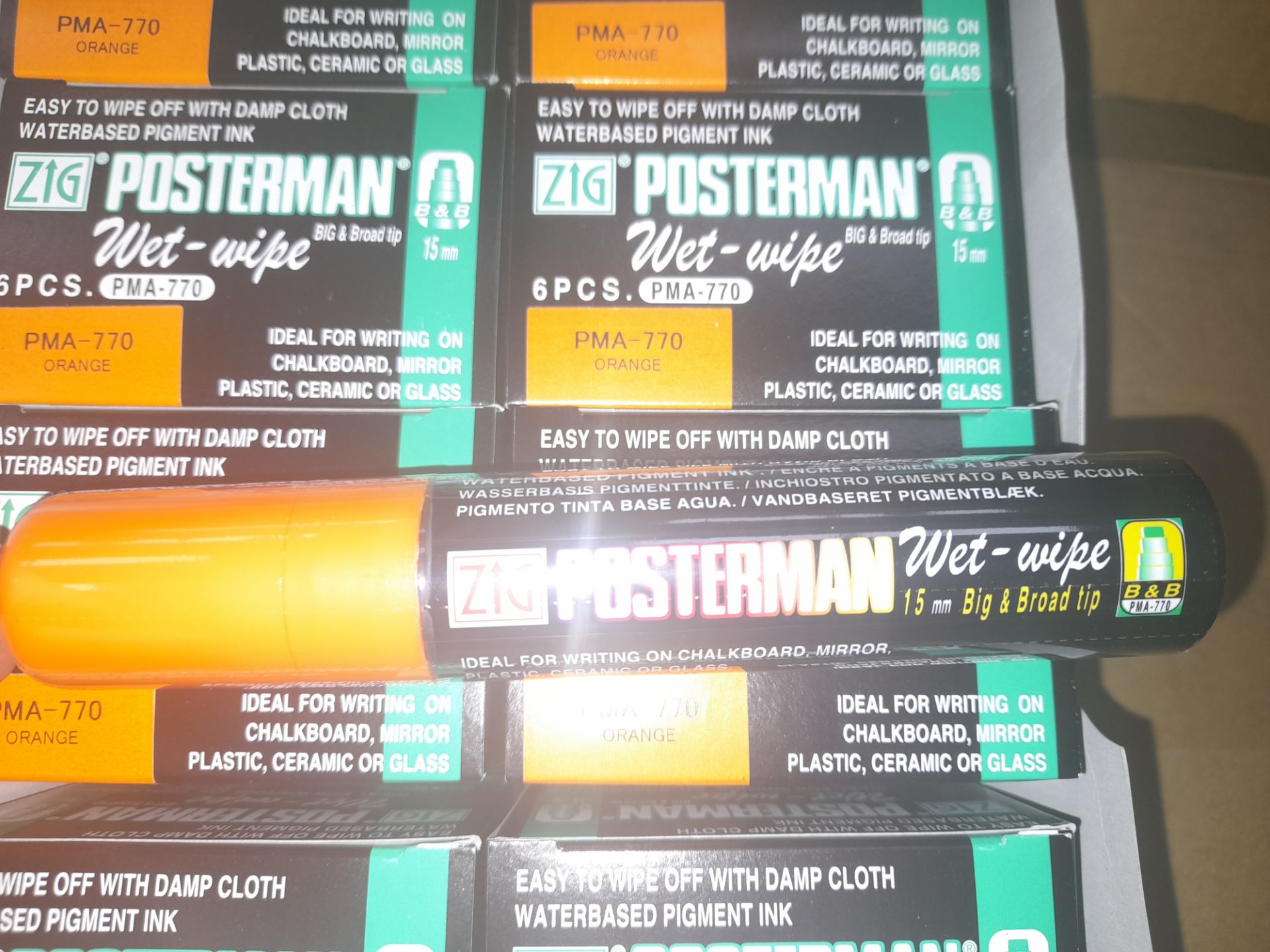 1 x Box of Kuretake Zig Posterman Wet-Wipe Orange - Image 6 of 6