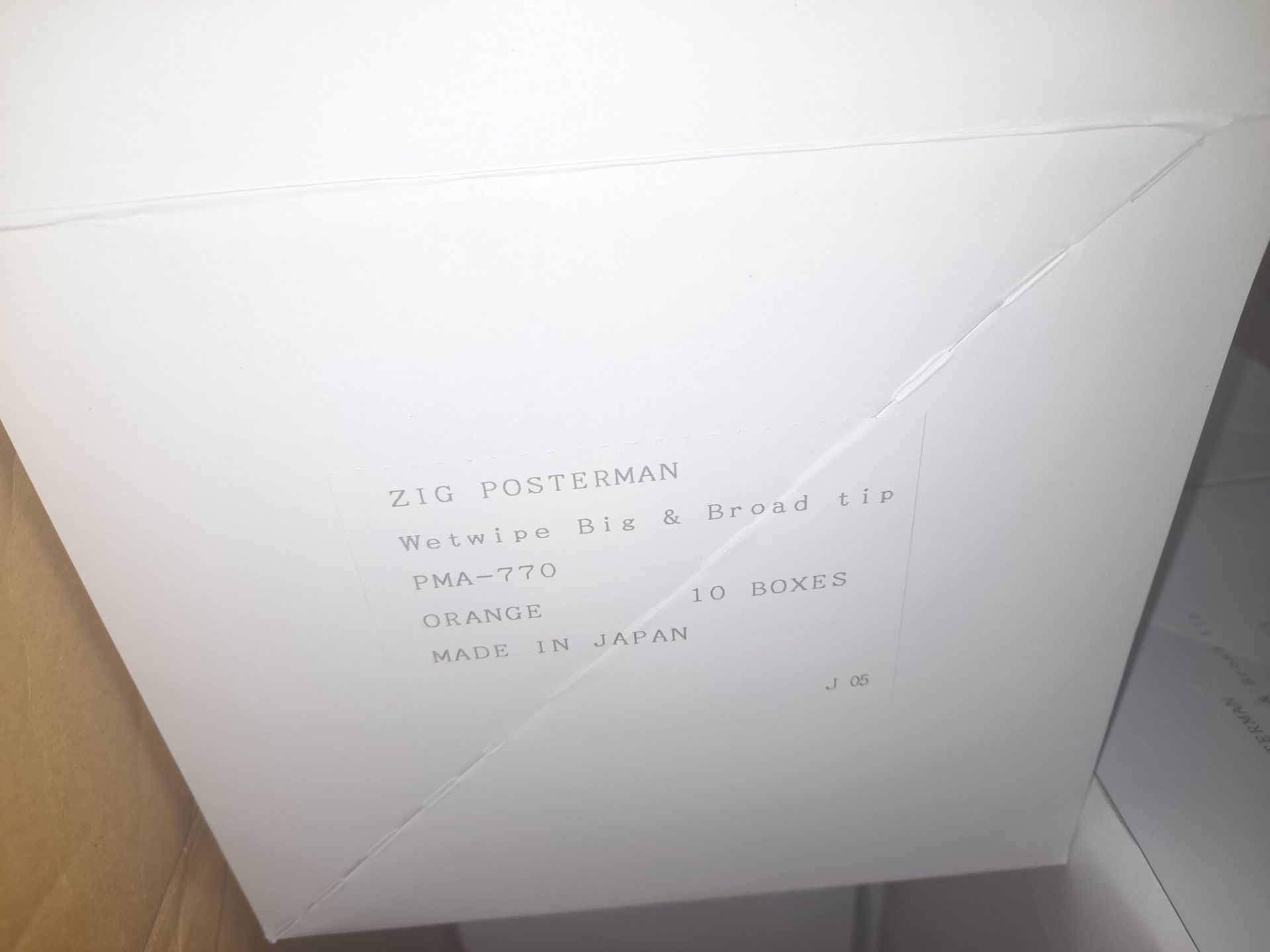 1 x Box of Kuretake Zig Posterman Wet-Wipe Orange - Image 3 of 6