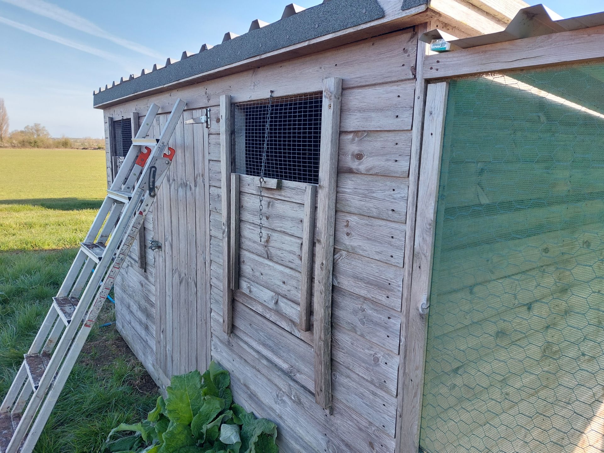 12” x 12” Game rearing sheds with external night shelters (Please note the photographs are for - Image 2 of 6
