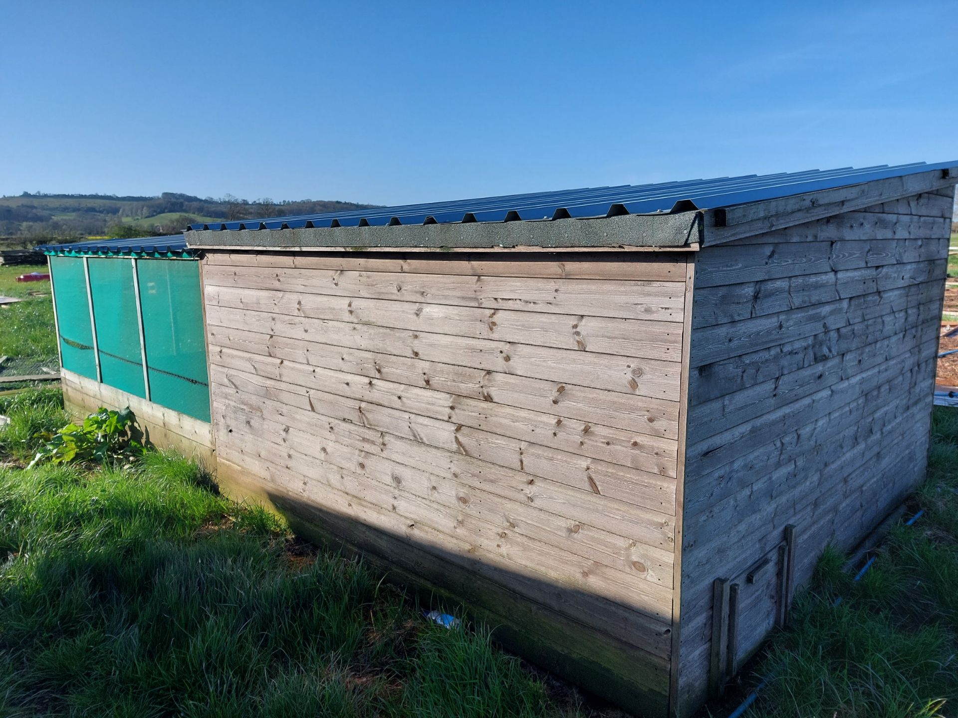 12” x 12” Game rearing sheds with external night shelters (Please note the photographs are for - Image 3 of 6