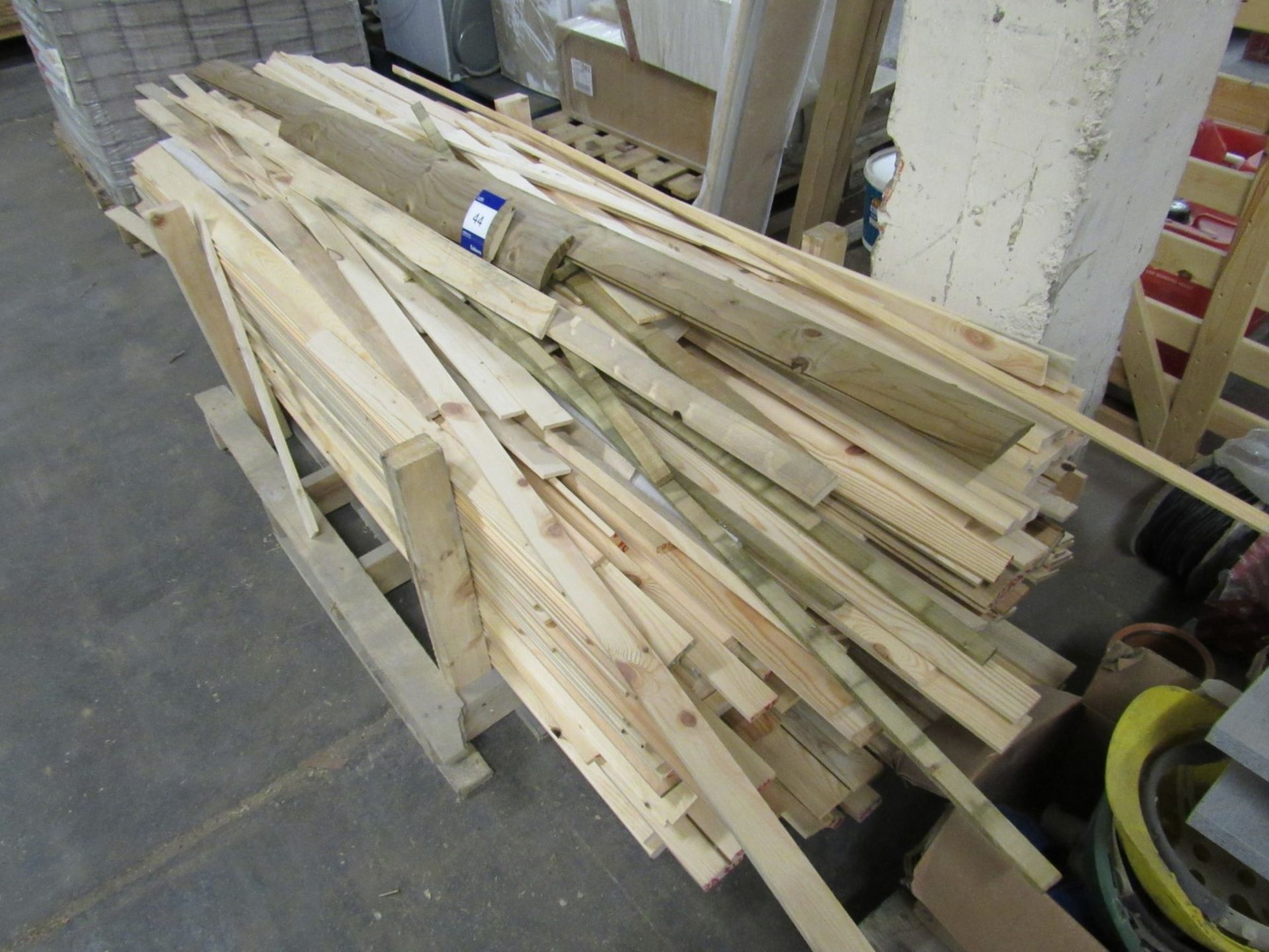 Quantity timber to pallet - Image 2 of 2