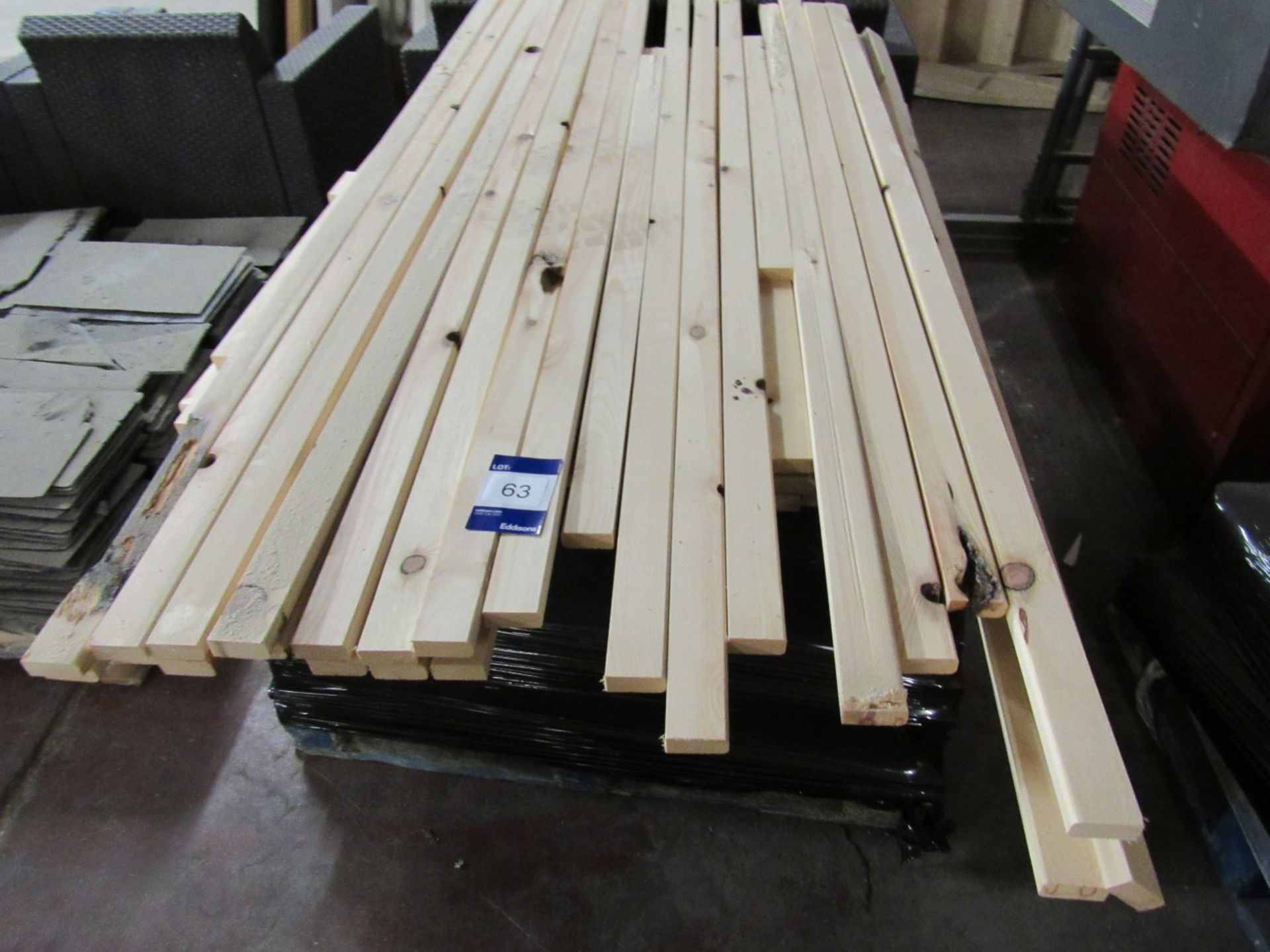 Quantity timber battens to pallet