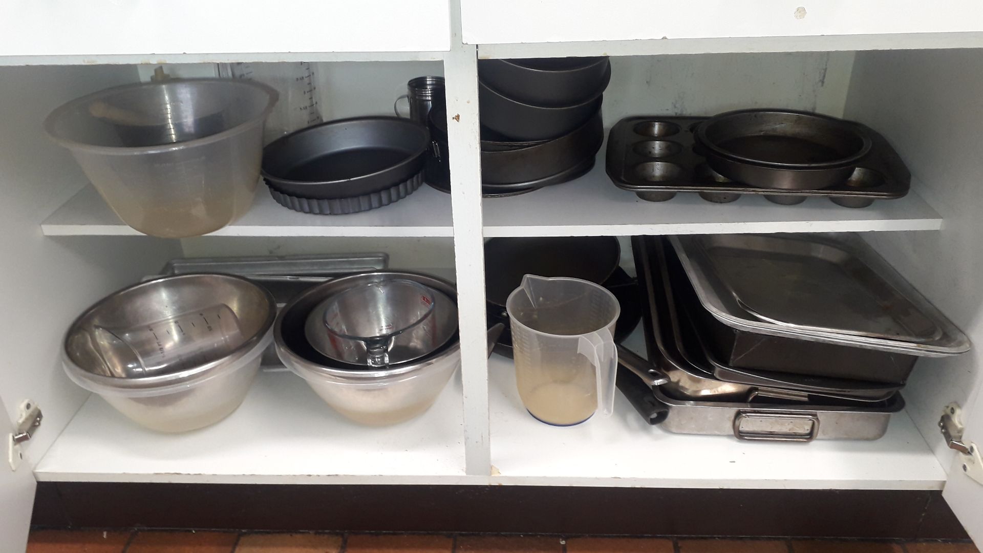 Quantity of Stock Pots, Pans, Mixing Bowls & Pyrex Cookware - Image 5 of 7