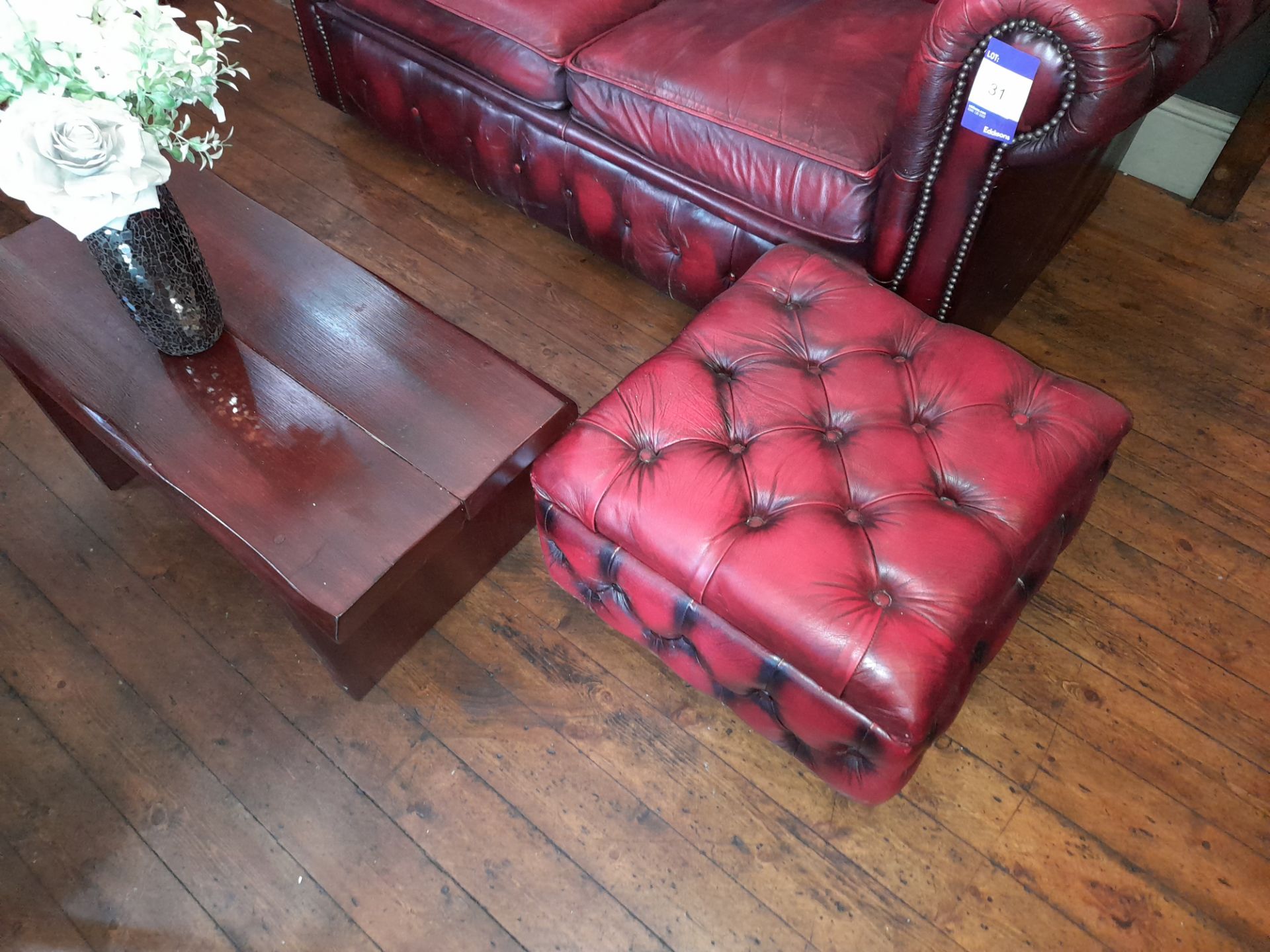 2 Seater Oxblood chesterfield 2 person sofa and buffet with wood occasional table - Image 3 of 3