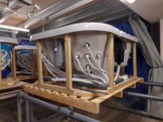 Part complete hot tub, approx. 1.7m x 2.1m (Unders