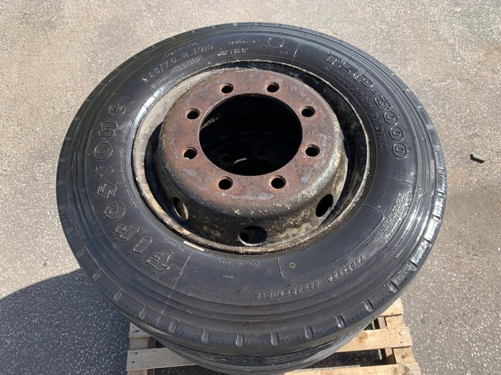 Wheel and tyres: Qty 4 265/70R19. Job Lot - Image 3 of 3