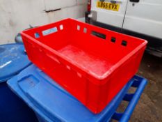 10 : Red 600mm x 400mm x 200mm plastic trays, Phot