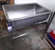 Approx. 1000mm x 700mm stainless steel D shaped si