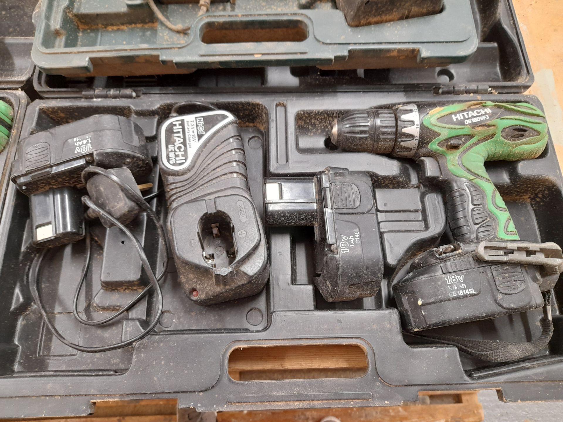 6 : Various Hitachi Cordless Drills with batteries and chargers, as lotted (Located in Axminster, - Image 3 of 6