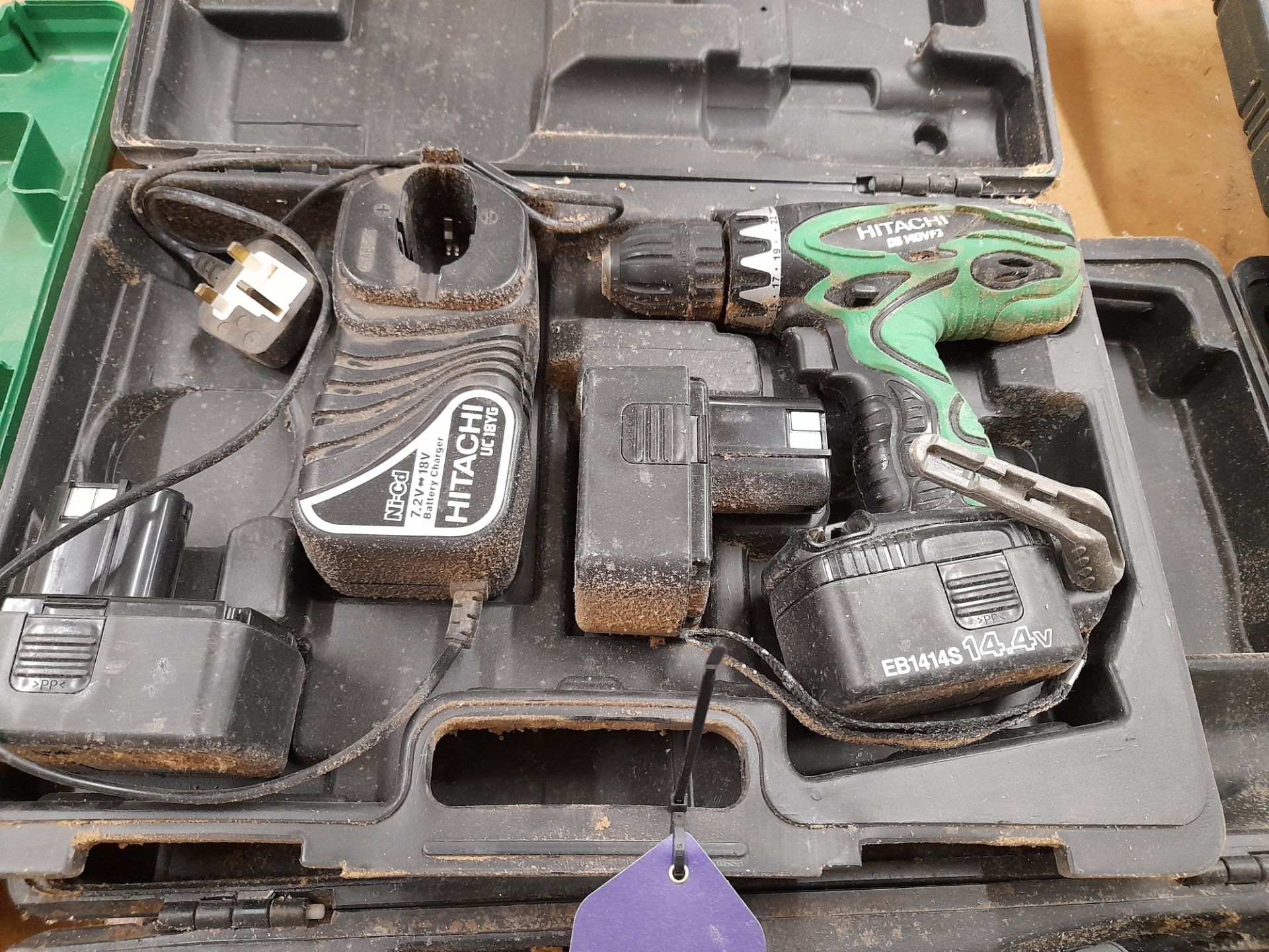 6 : Various Hitachi Cordless Drills with batteries and chargers, as lotted (Located in Axminster, - Image 4 of 6