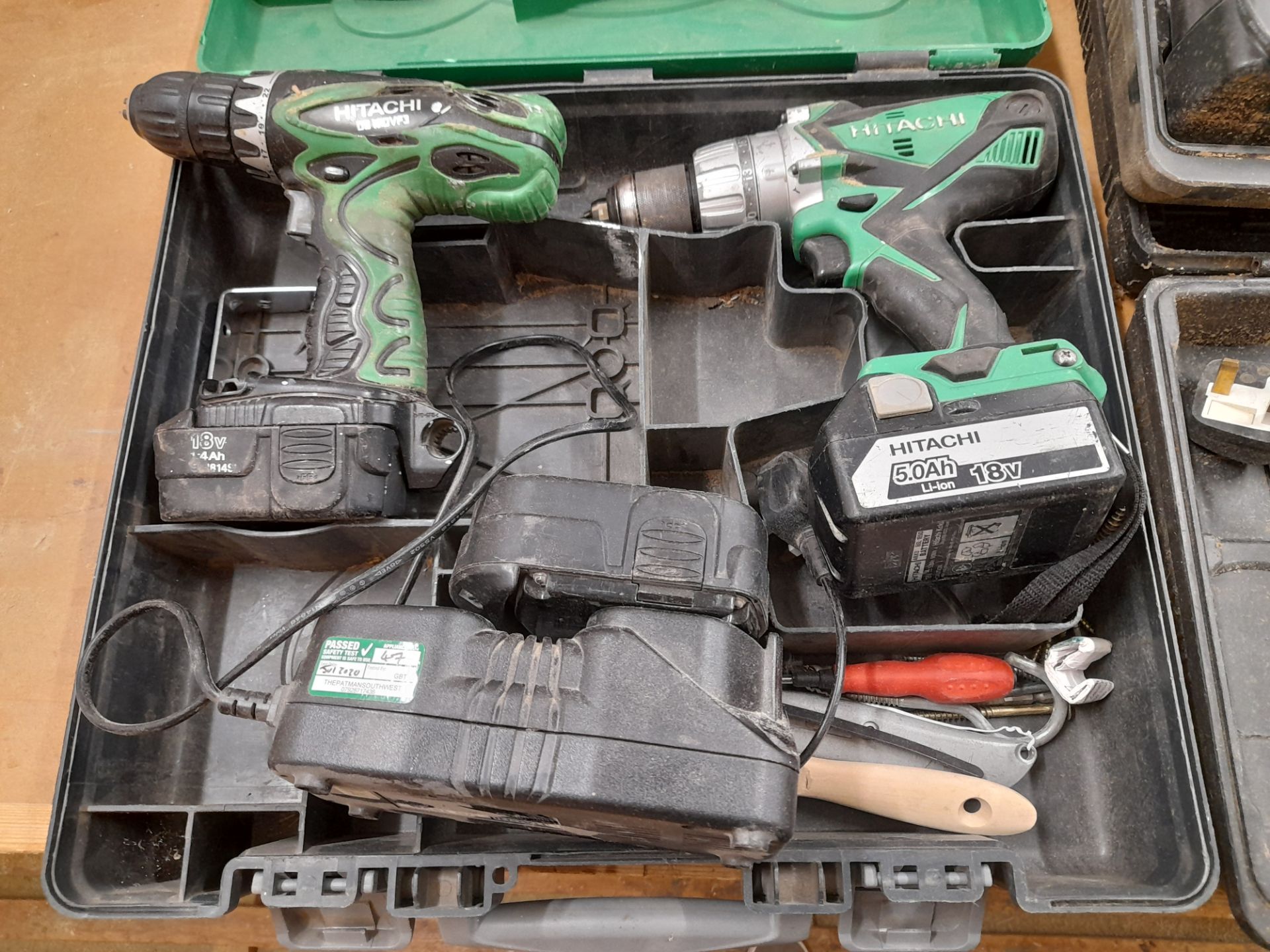 6 : Various Hitachi Cordless Drills with batteries and chargers, as lotted (Located in Axminster, - Image 6 of 6