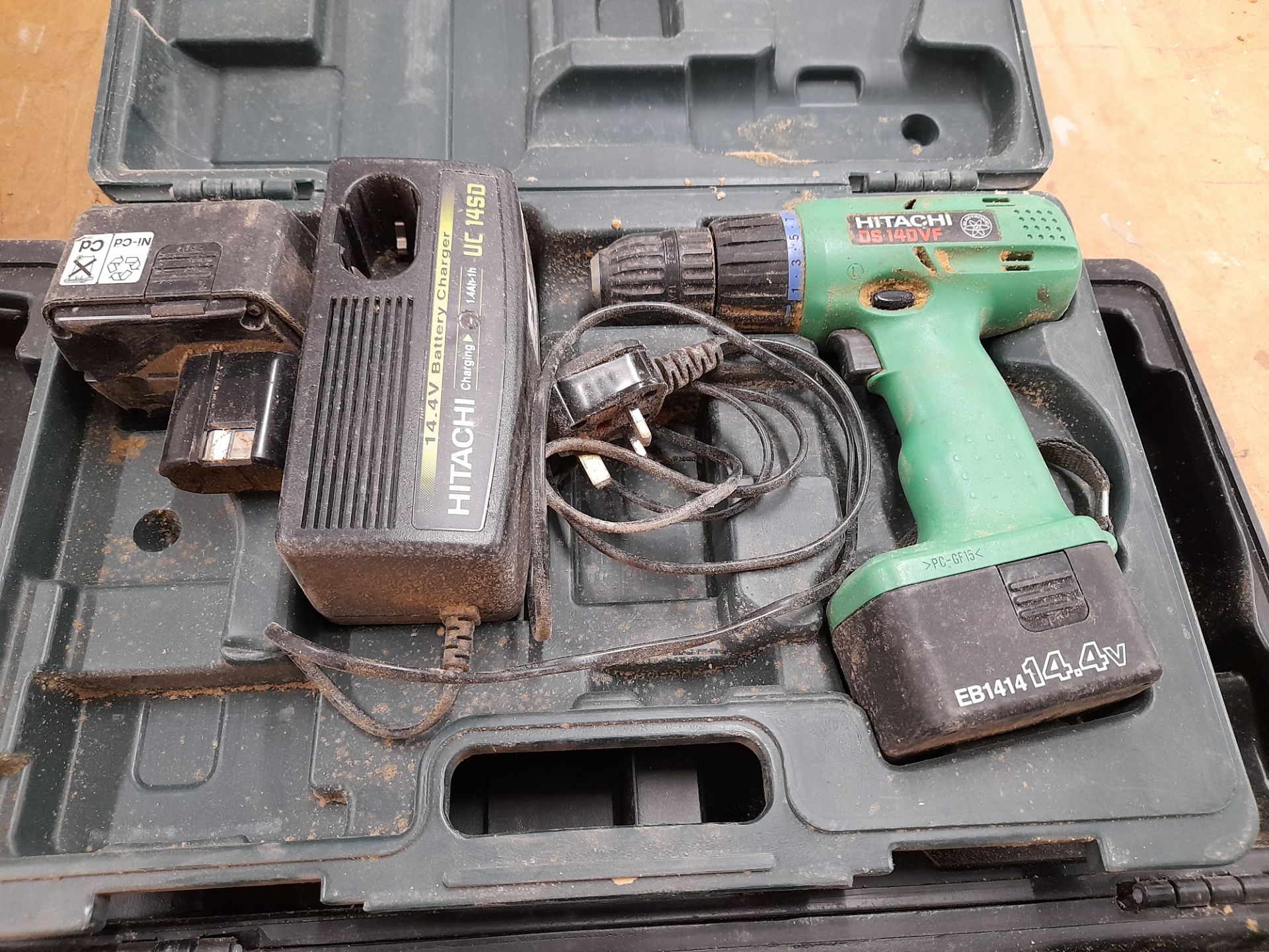 6 : Various Hitachi Cordless Drills with batteries and chargers, as lotted (Located in Axminster, - Image 2 of 6