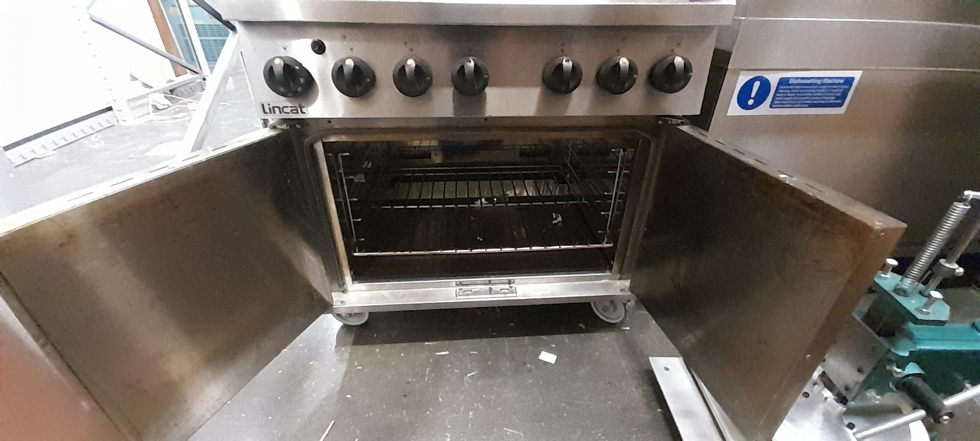 Lincat PHGR01/N Gas Fired 6 Burner With Oven Underneath, October 2019. s/n 30249885 - Image 2 of 3