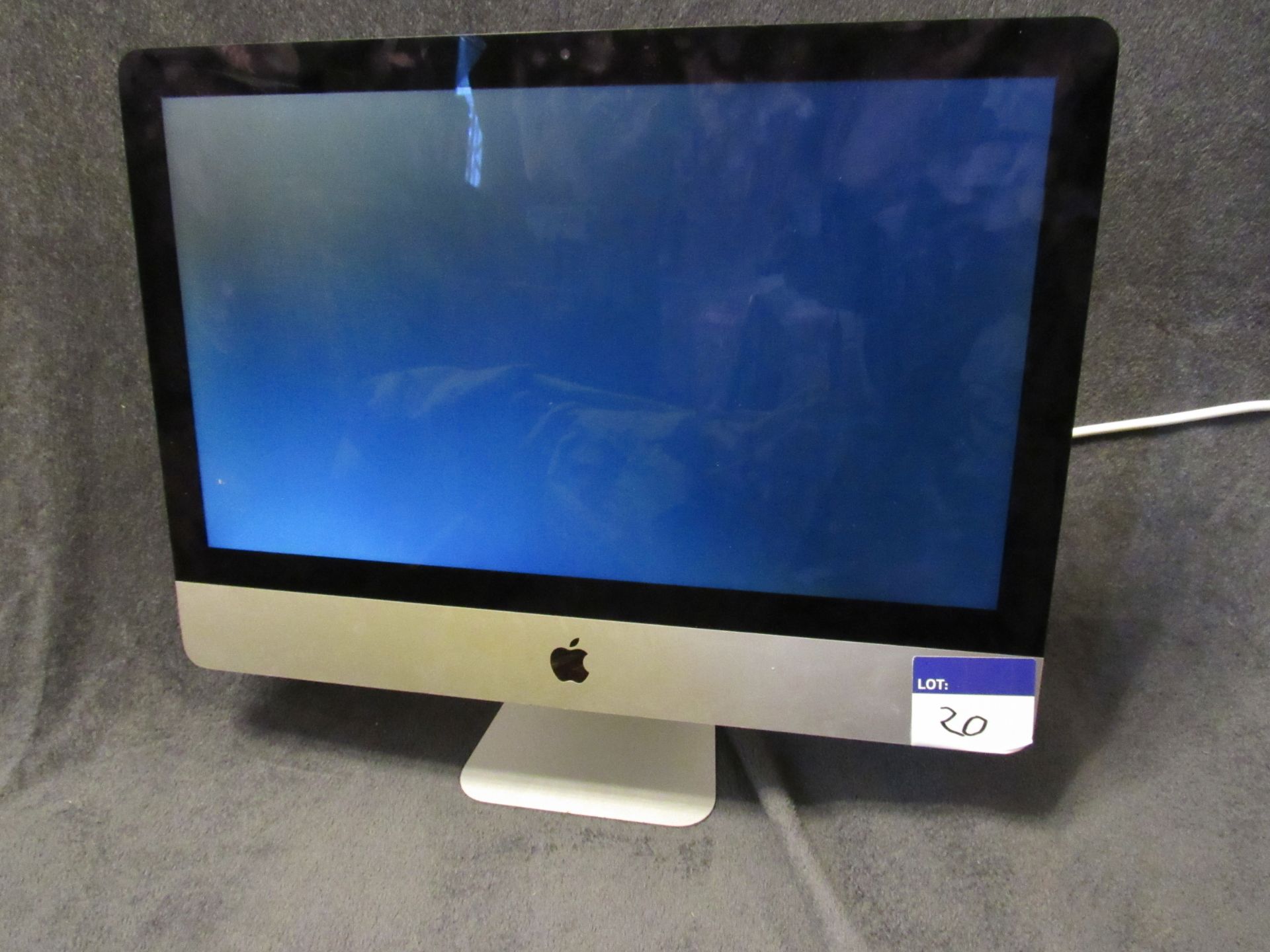 Apple iMac A1418, 21.5-Inch "Core i5" 2.3 (Mid-2017) 2.3 GHz Core i5 (I5-7360U) S/N C02VKB9MH7JY, - Image 2 of 4