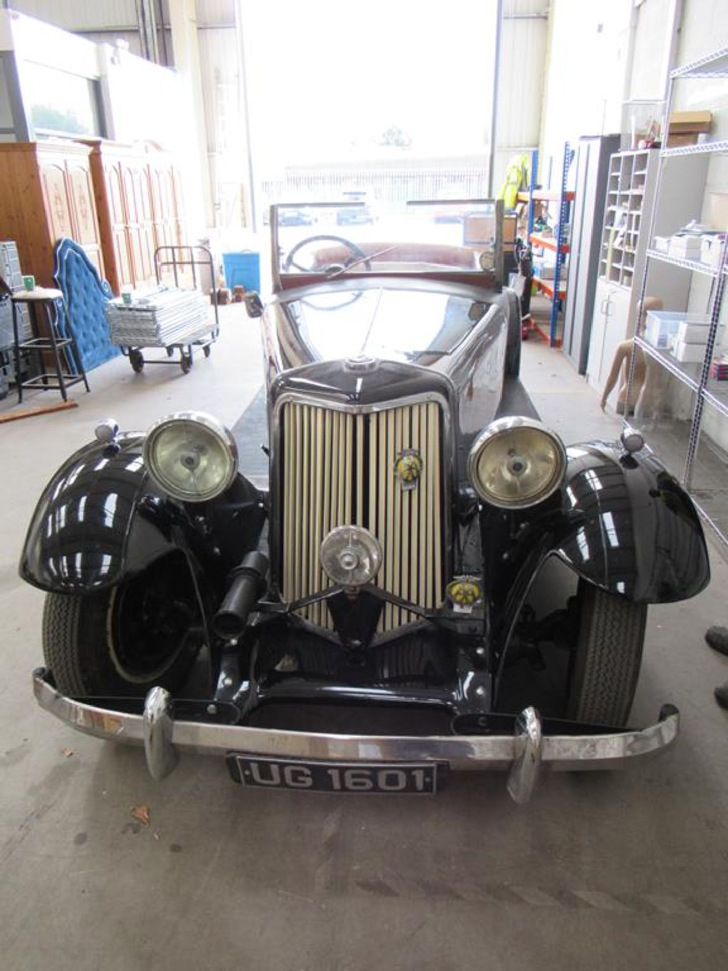 A 1932 Armstrong Siddeley Saloon Car - Image 7 of 37