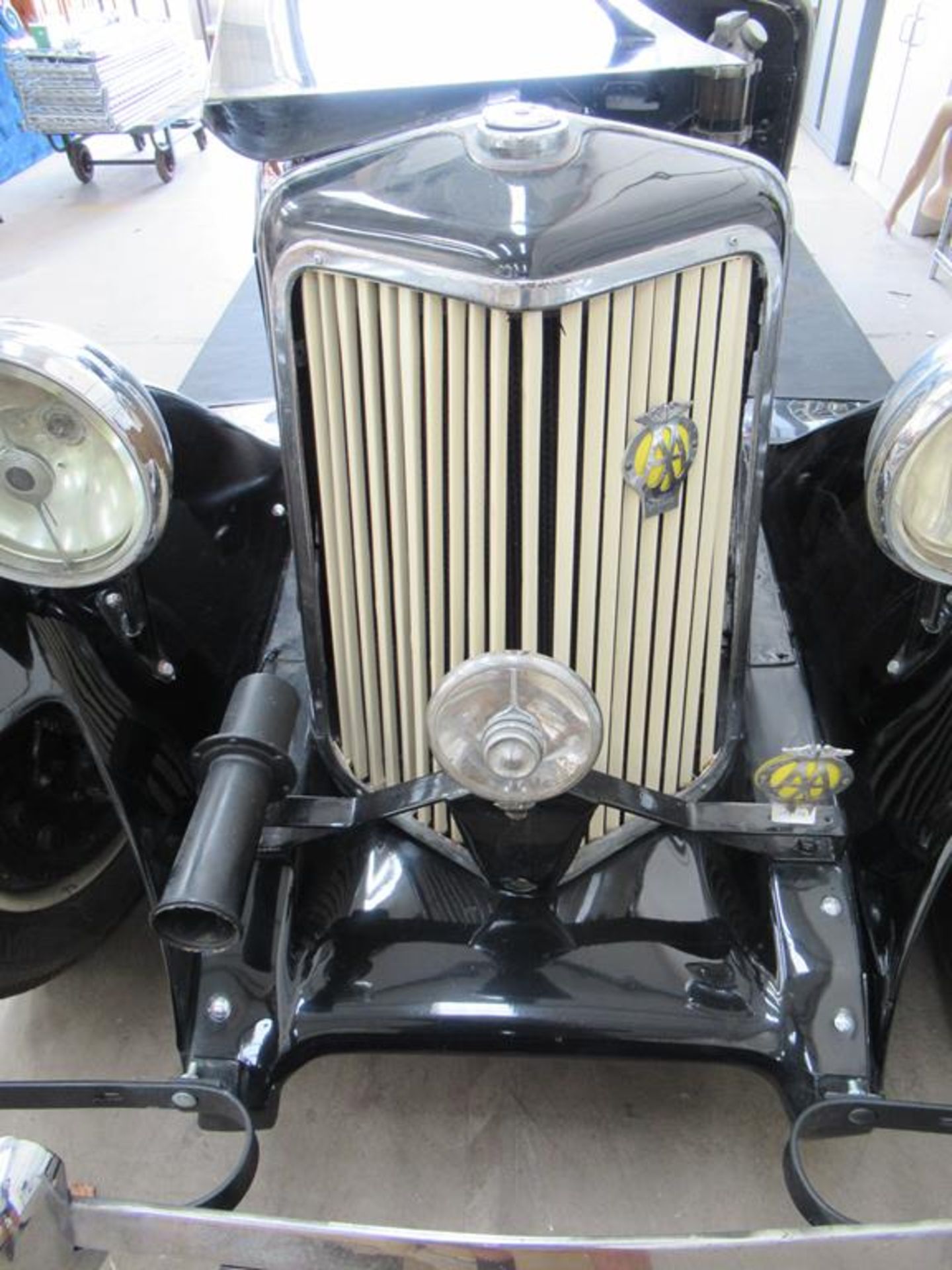 A 1932 Armstrong Siddeley Saloon Car - Image 8 of 37