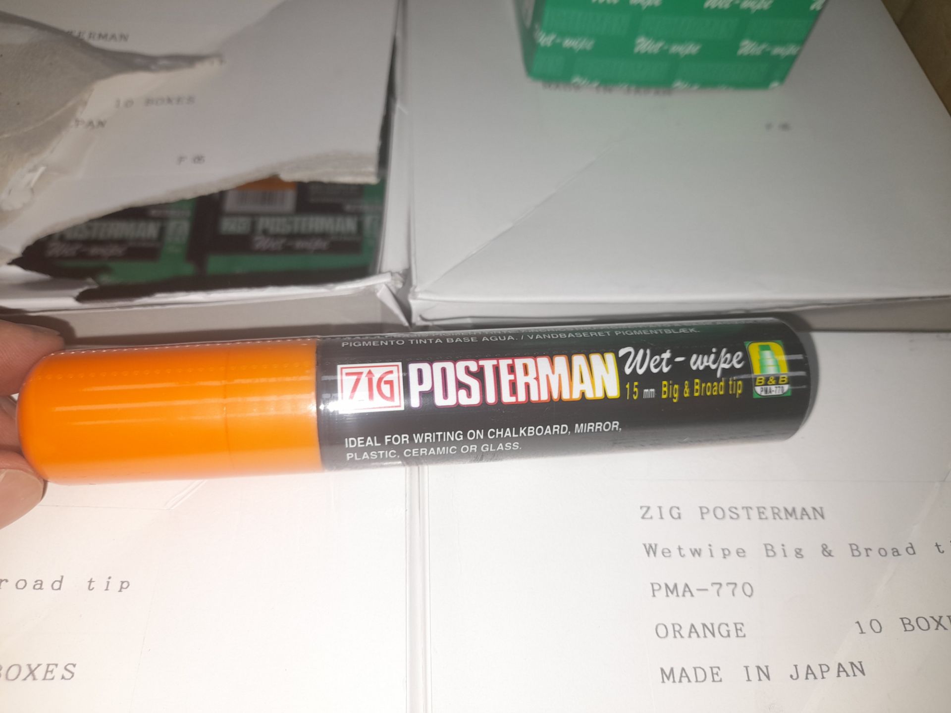 1 x Box of Kuretake Zig Posterman Wet-Wipe Orange - Image 4 of 4