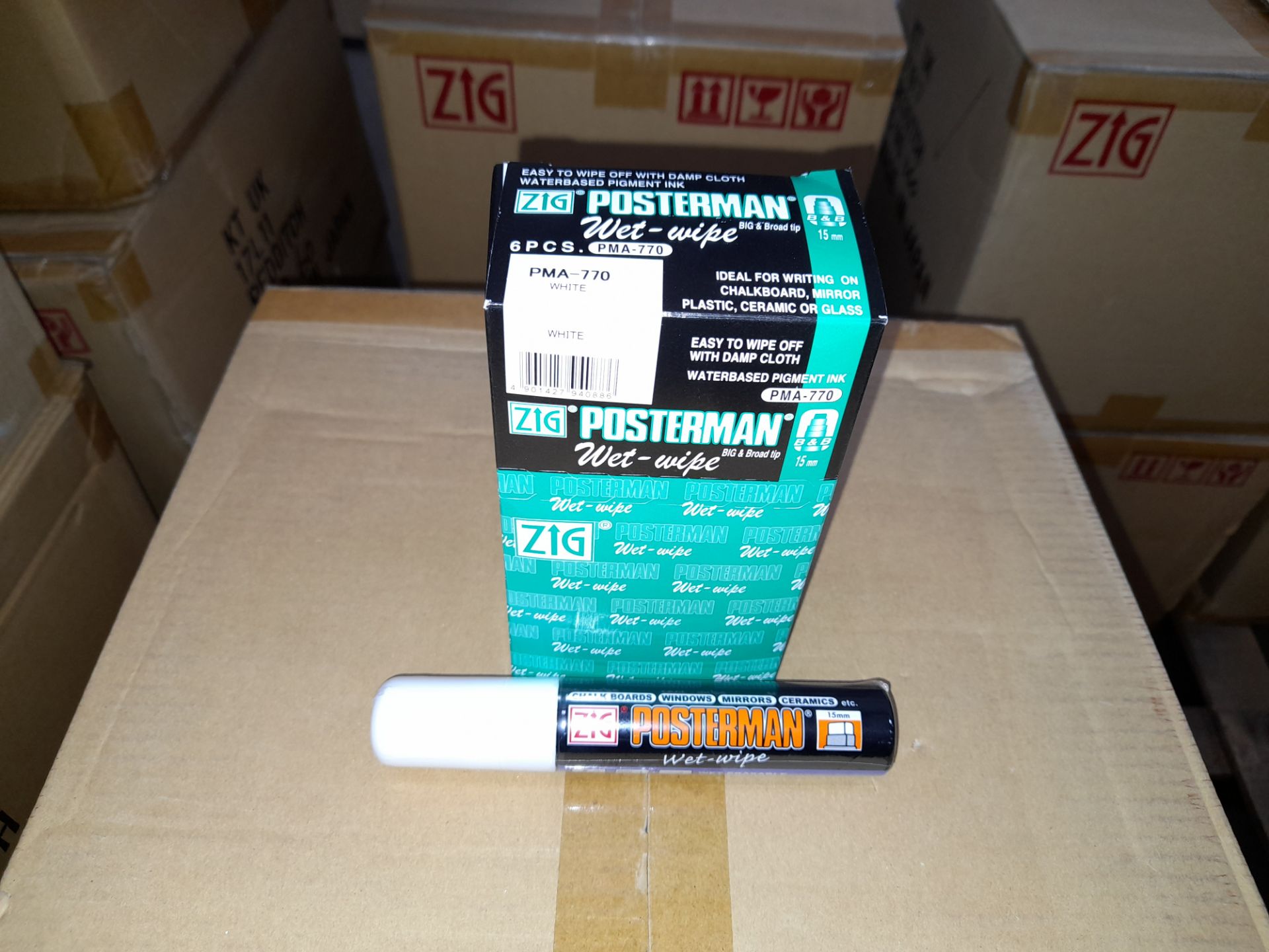 1 x Box of Kuretake Zig Posterman Wet-Wipe white P