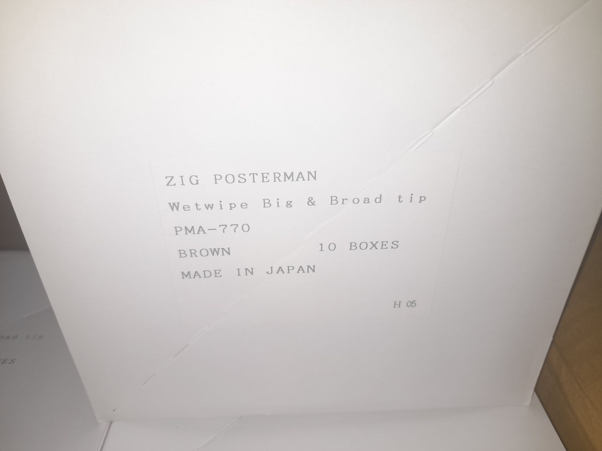 1 x Box of Kuretake Zig Posterman Wet-Wipe Brown P - Image 3 of 6