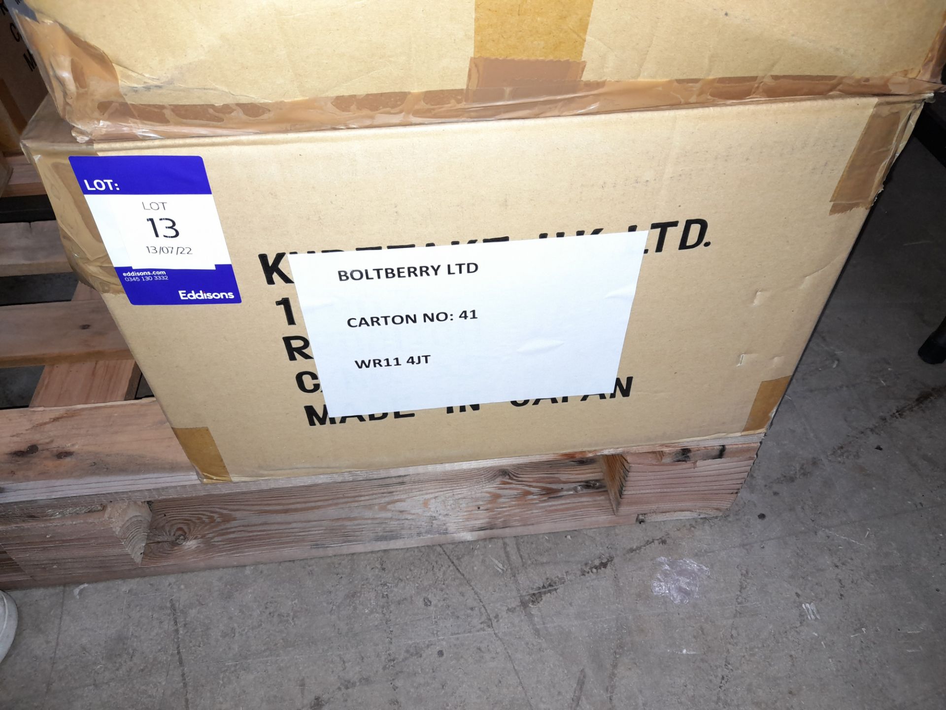 1 x Box of Kuretake Post-Chalk Erasable Silver PMA - Image 2 of 2