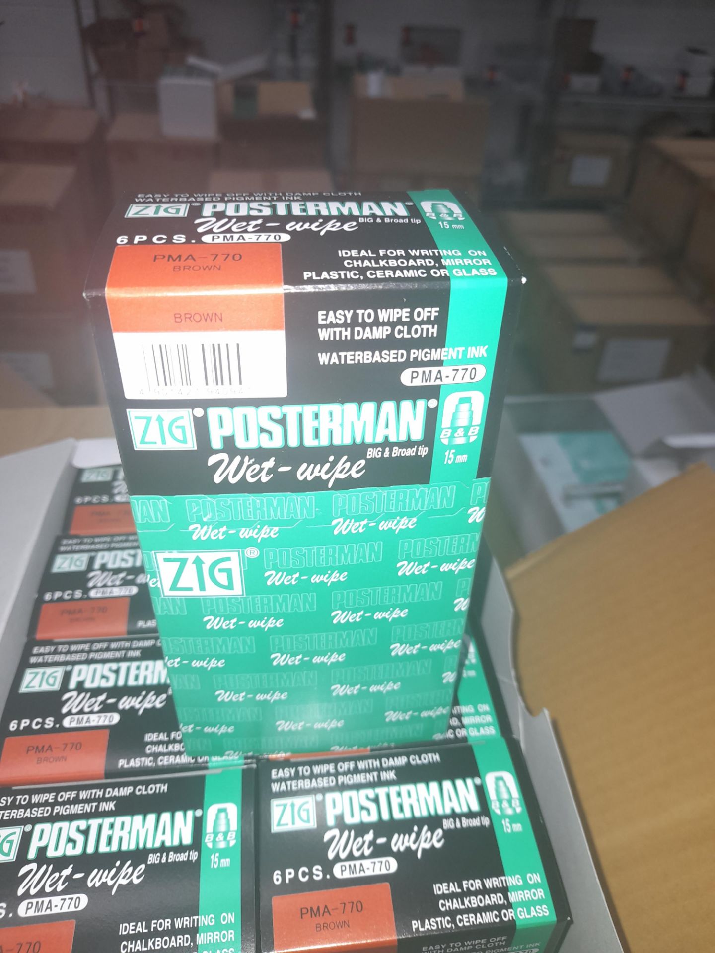 1 x Box of Kuretake Zig Posterman Wet-Wipe Brown P - Image 5 of 6