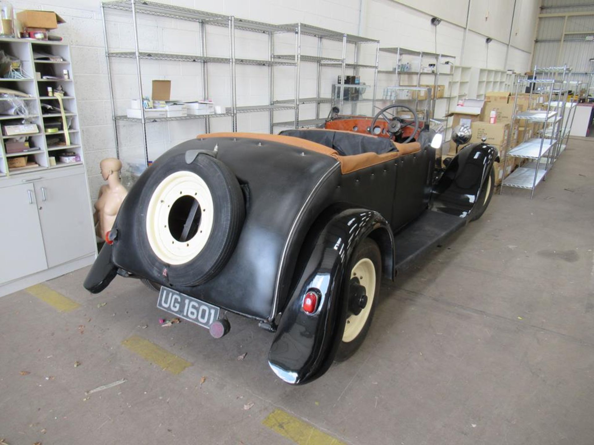 A 1932 Armstrong Siddeley Saloon Car - Image 3 of 37