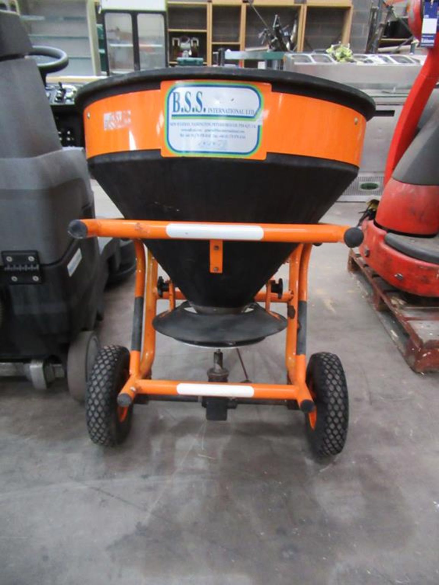 Everest Towable Spreader. - Image 5 of 5