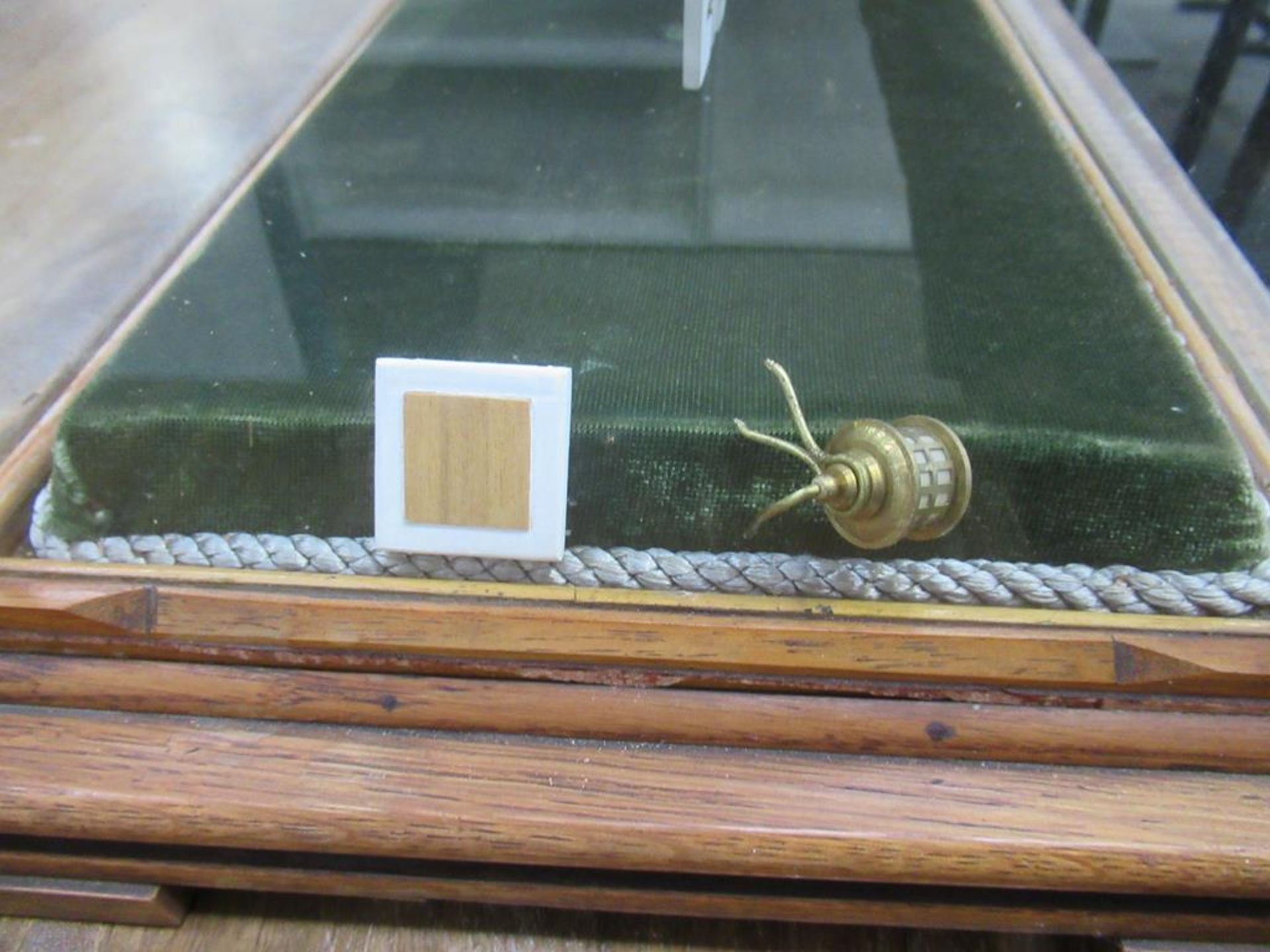 Royal Caroline Model Boat in Glass Cabinet - Image 7 of 12