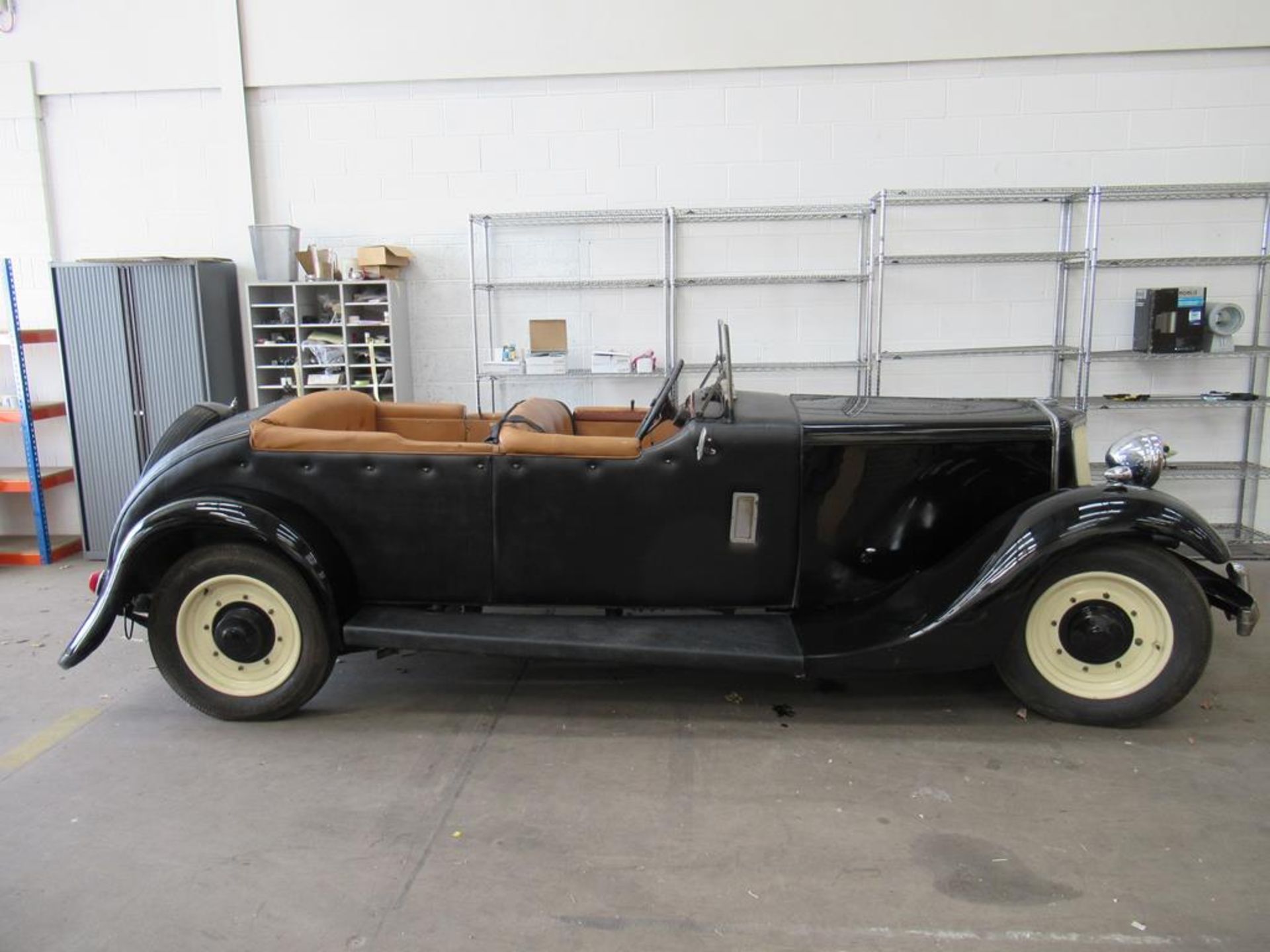 A 1932 Armstrong Siddeley Saloon Car - Image 2 of 37