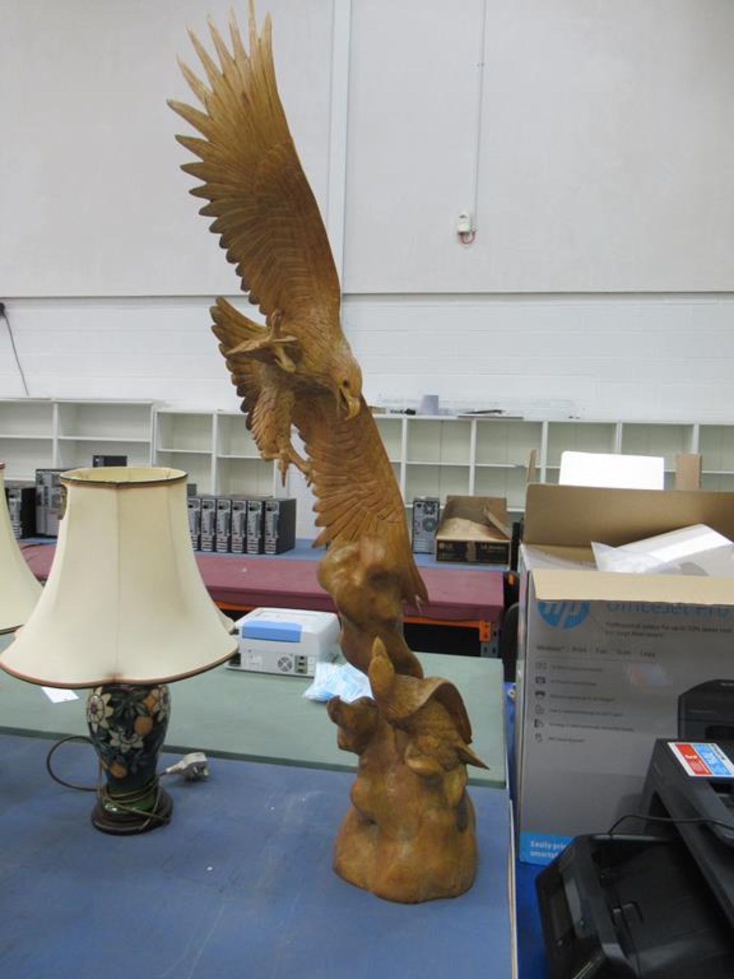 2x Carved Wooden Eagle Figures - 1x 4ft Tall - Image 5 of 16
