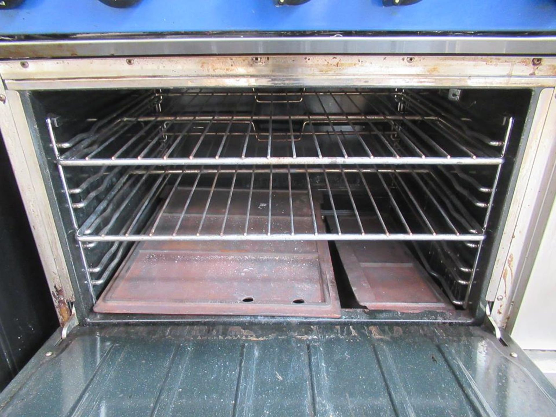 Blue Seal six burner gas cooker on two castors 900mmx900mmx800mm - Image 4 of 4