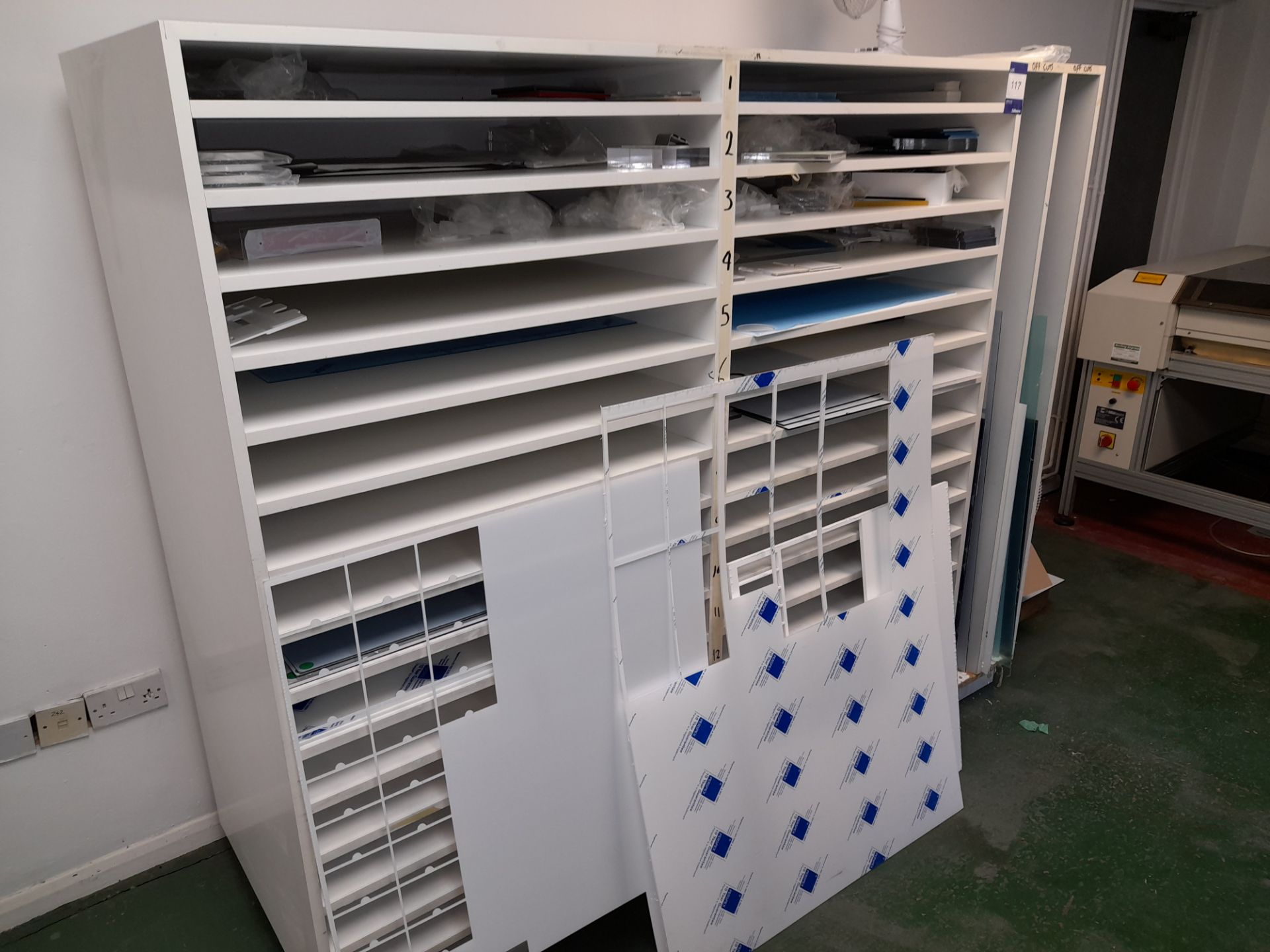 Multishelf storage unit, with workbench - Image 2 of 3
