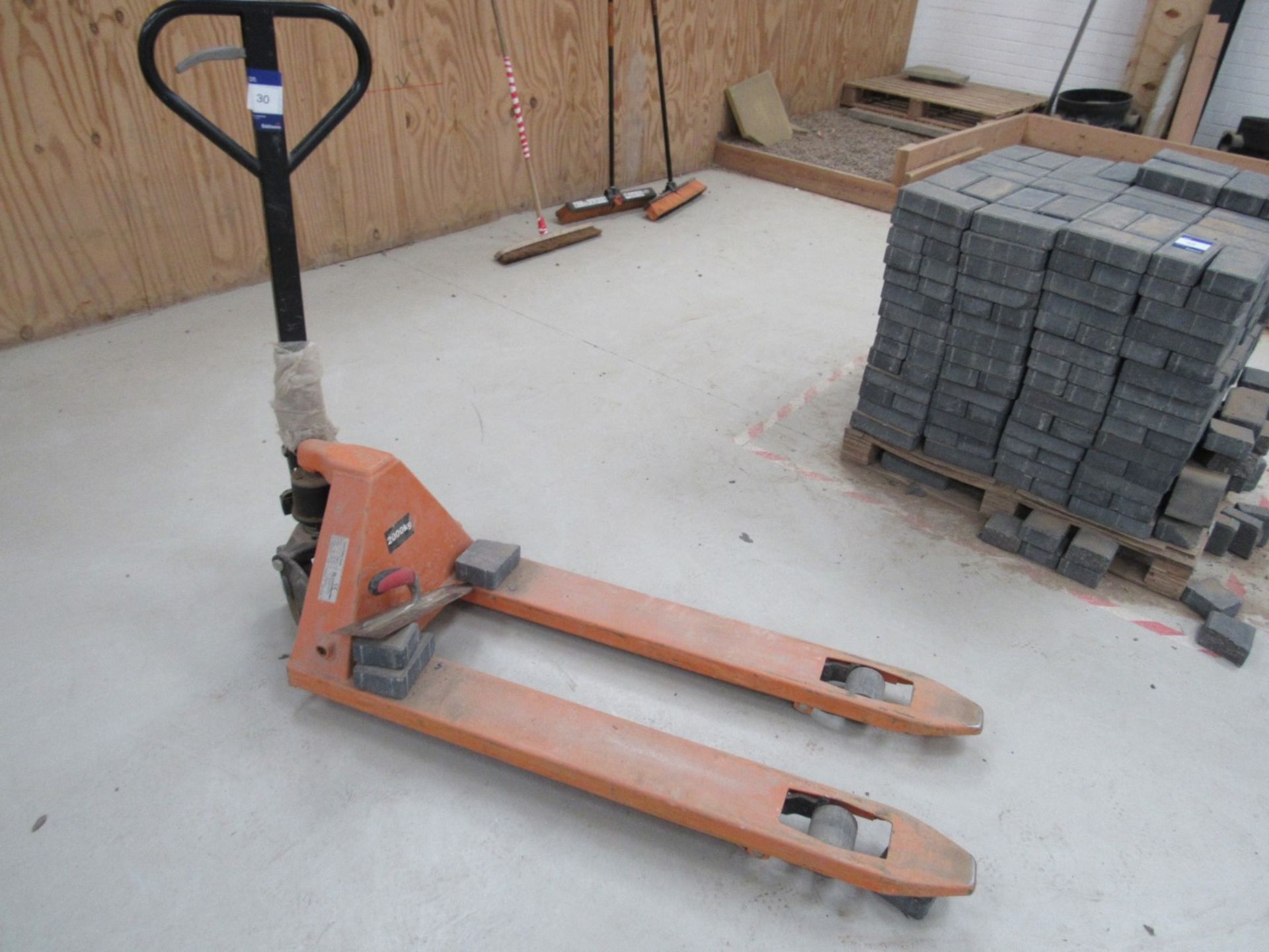 LoadSurfer Pallet Truck 2000KG - Image 2 of 2