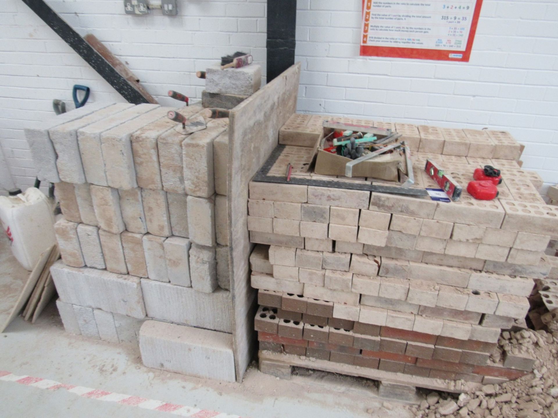 Quantity of bricks and breeze blocks - Image 2 of 2