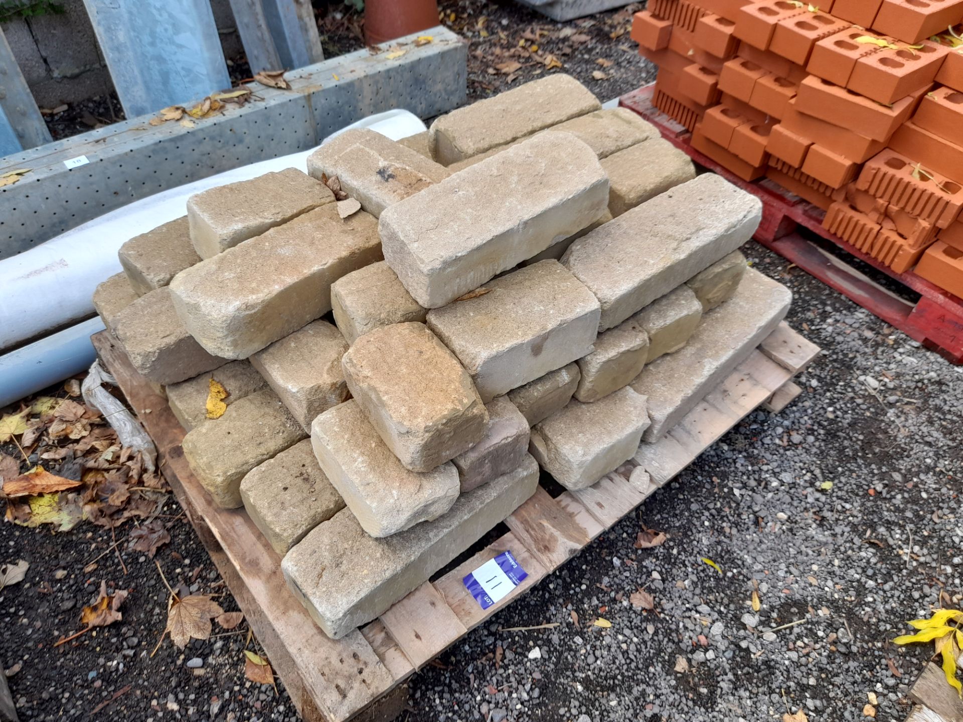 1 and a half pallet of dress building stone - Image 3 of 3