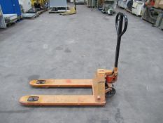 A Northern Industrial 2000kg pallet truck