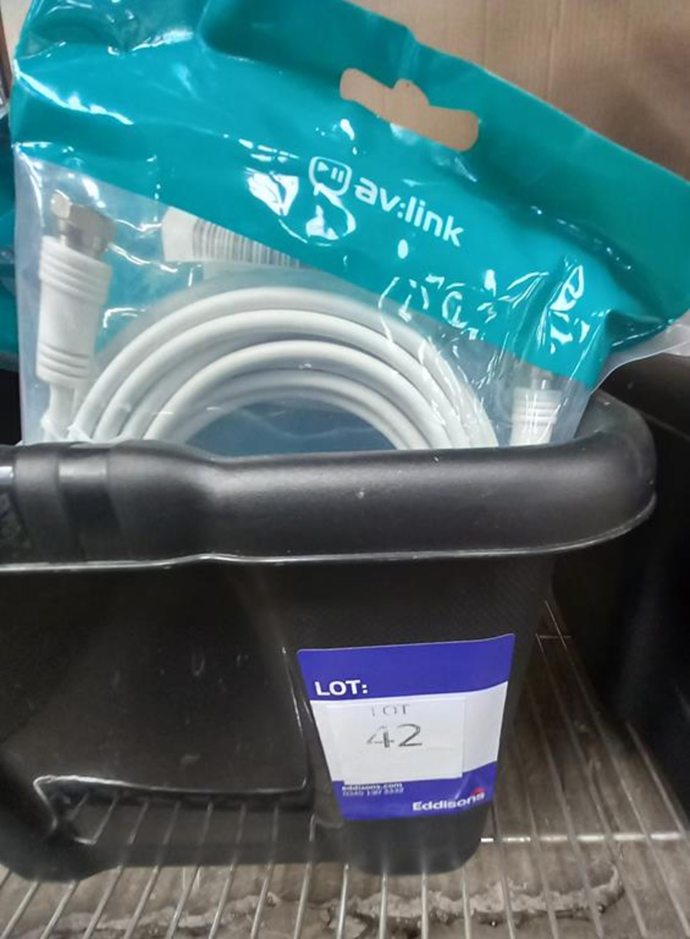 2x Quantity of various AV cables to box and Quantity of various AV Connectors to 2 boxes - Image 15 of 18