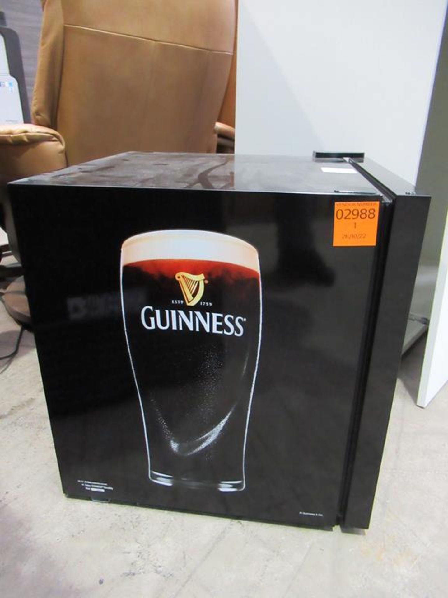 A Husky HUS-EL187-HU Small Glass Fronted Counter Top Display Fridge "Guinness Branded" - Image 4 of 6