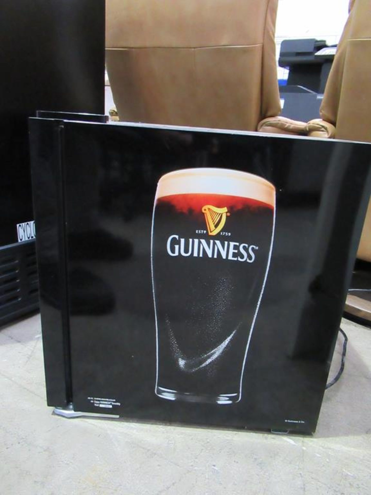 A Husky HUS-EL187-HU Small Glass Fronted Counter Top Display Fridge "Guinness Branded" - Image 5 of 6