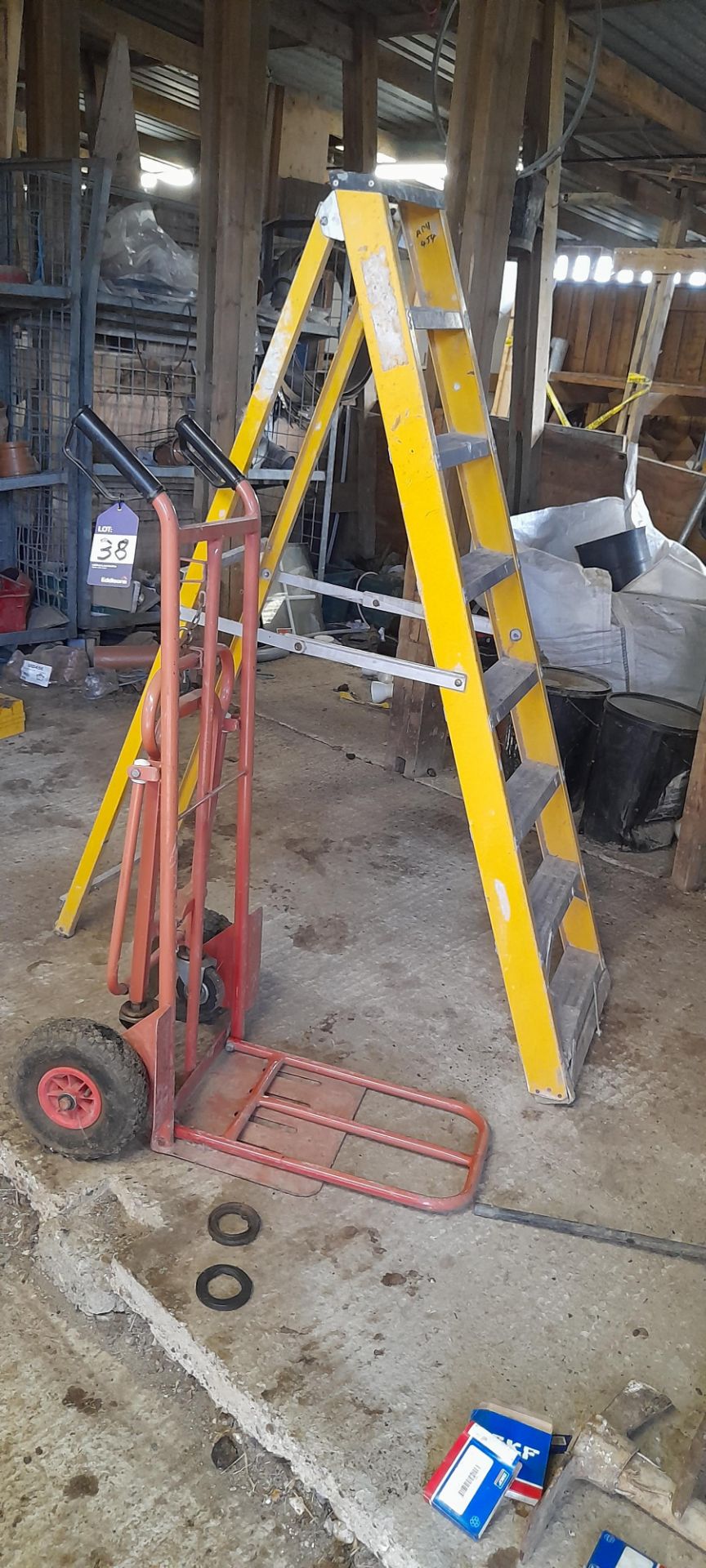 7 Tread stepladder with sack barrow