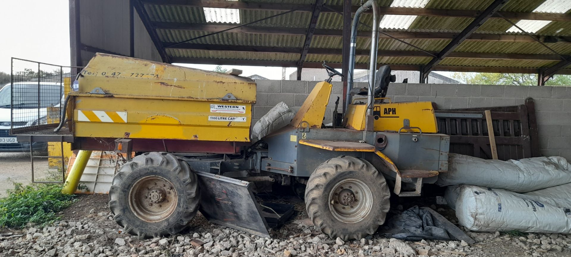 Newson 6 Tonne Dumper converted to mobile fuel dowser – Spares or Repair - Image 2 of 7