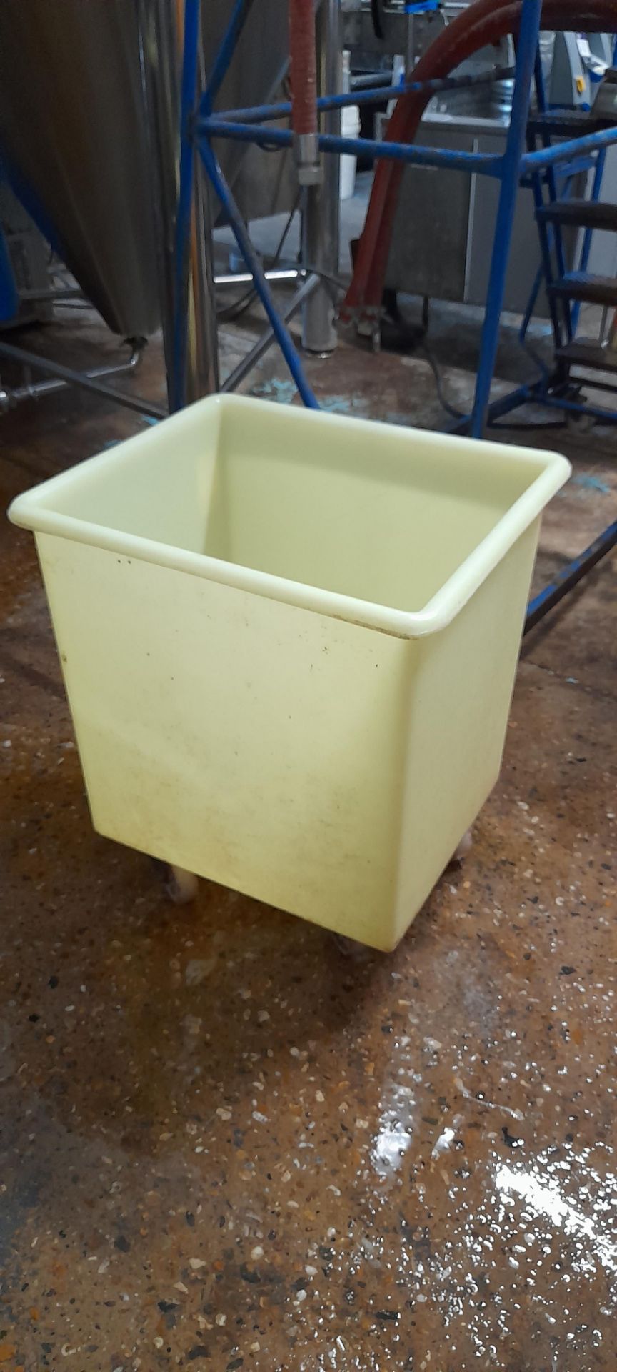 150Ltr 1.5in RJT Plastic Tank - Image 2 of 2