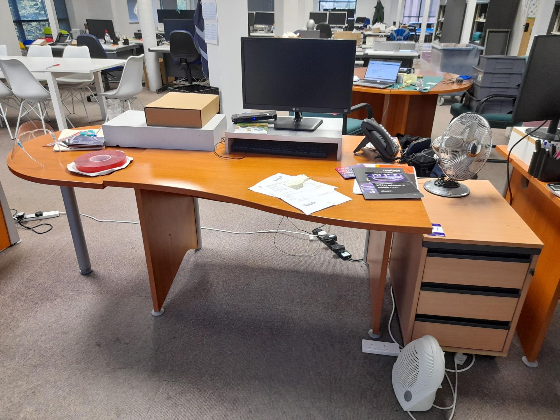 3 x Brown wave desks, one with end table, and 2 x various ped drawer units (contents excluded) - Image 3 of 4