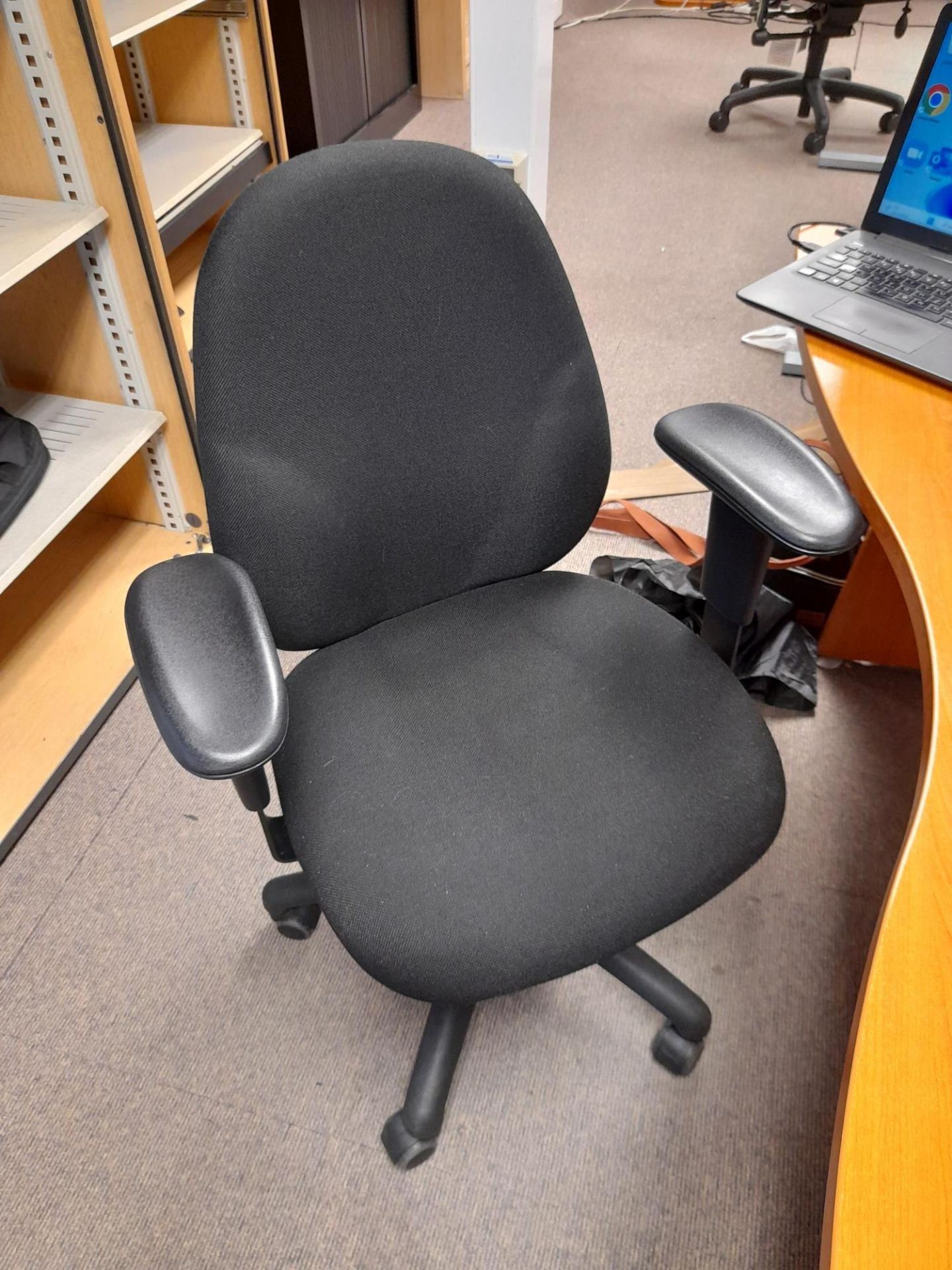 5 x various swivel chairs (photos for illustrative purposes only) (contents excluded) - Image 4 of 6