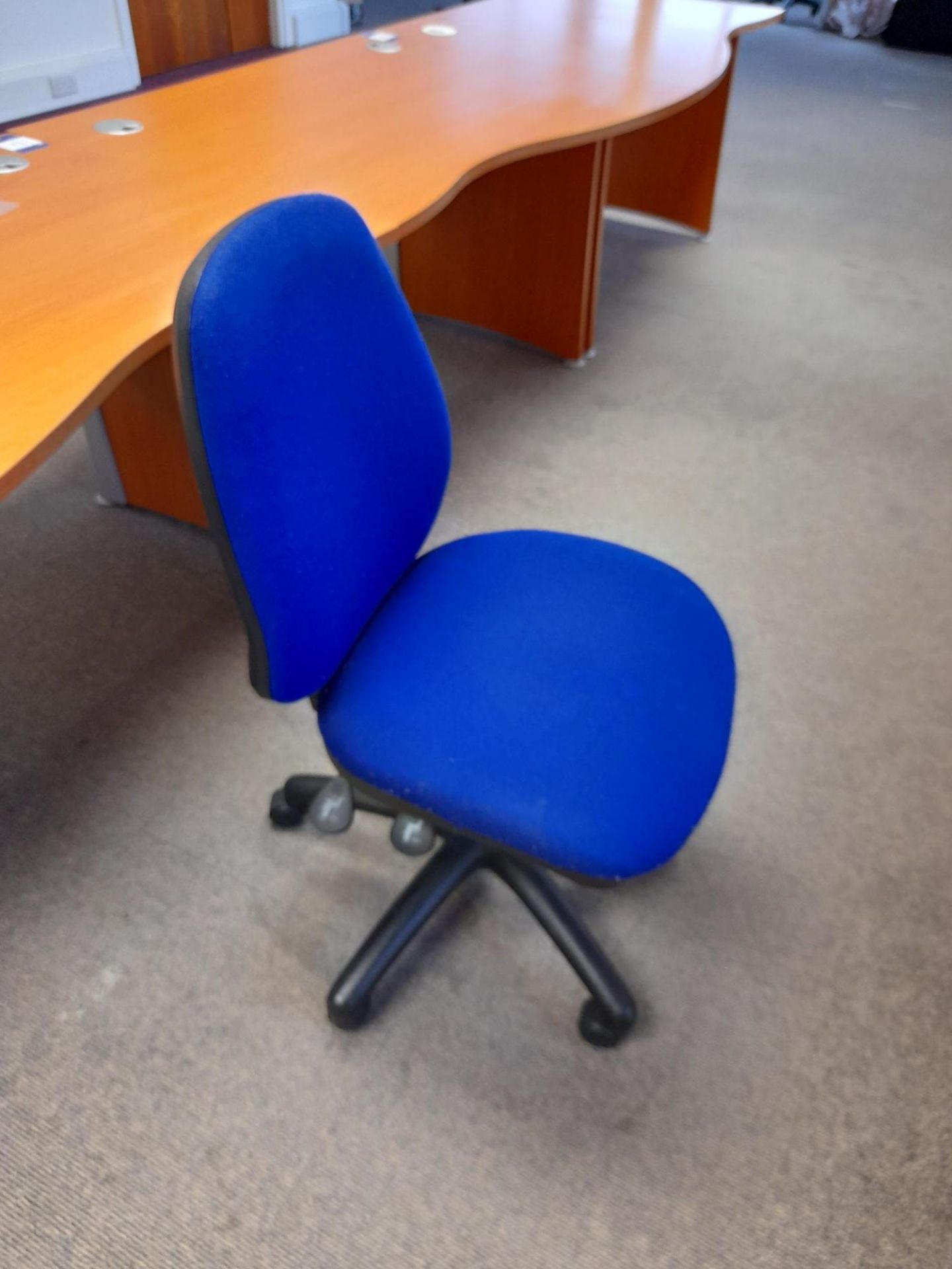 5 x various swivel chairs (photos for illustrative purposes only) (contents excluded) - Image 3 of 6